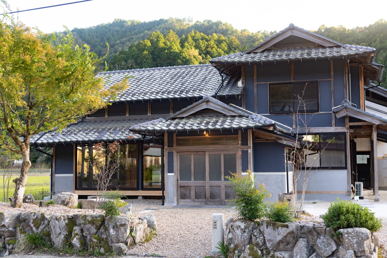 【美田】美しい田園風景に囲まれた、絵画の中に溶け込むような佇まい。