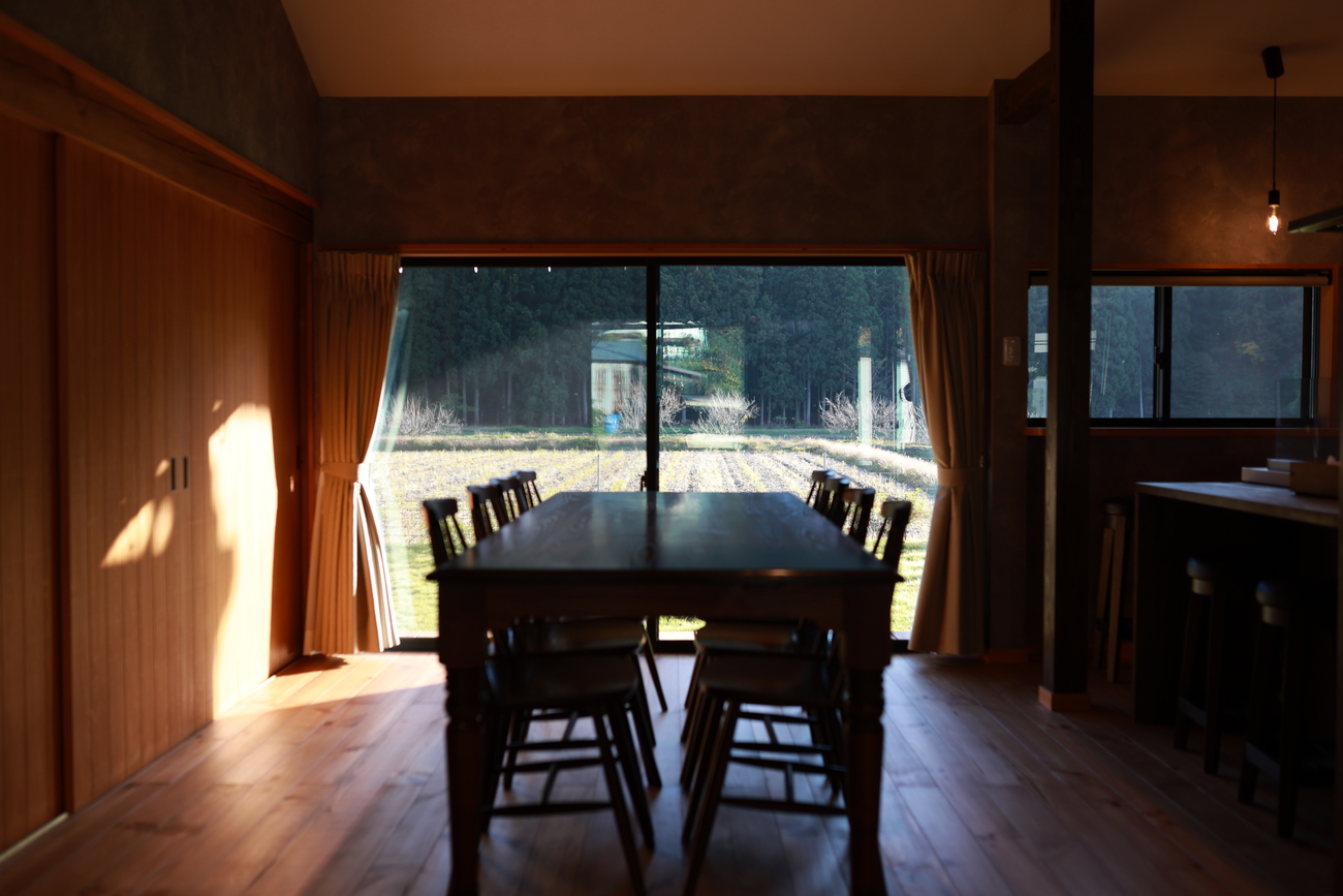 【美田】里山の静寂と豊かな自然に包まれ、伝統と快適さが調和する非日常のひとときをお楽しみください。