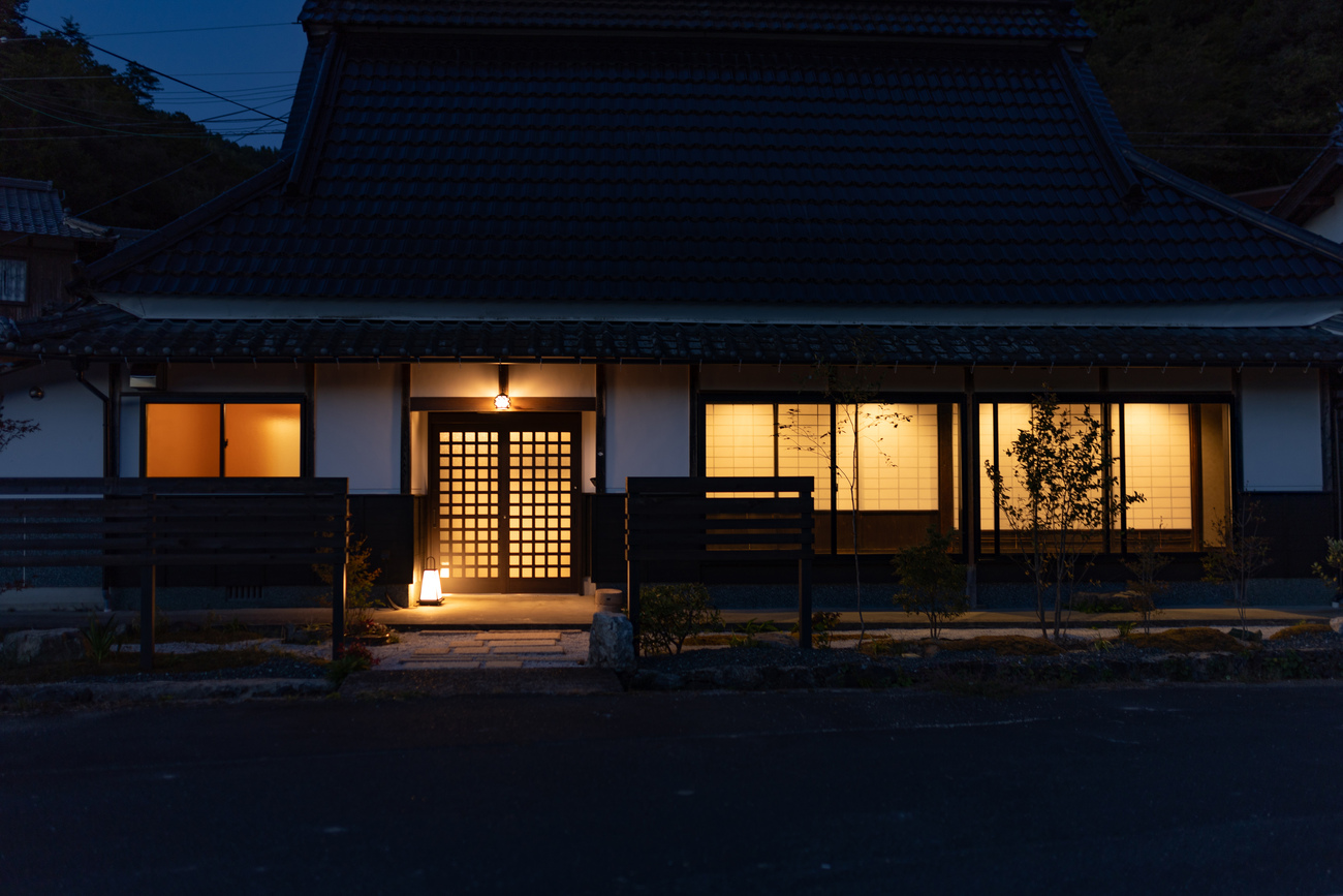 【梅香】木の温もりと風の音、五感で癒す山の古民家宿