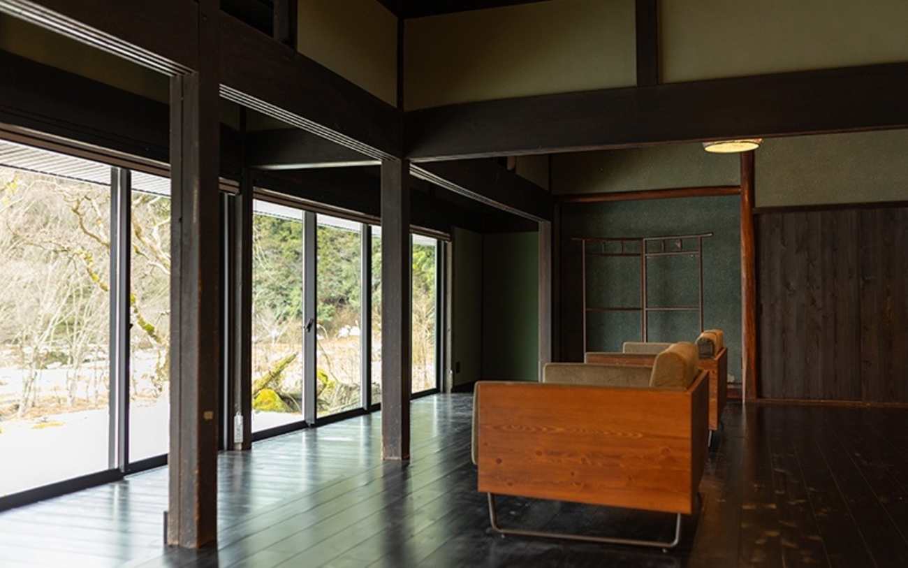 【木叢】大きな窓からゆったりと外の緑を眺める幸せ時間を。