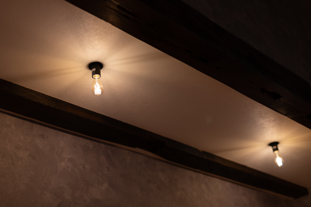 【美田】デザインされた照明が非日常空間を演出します。