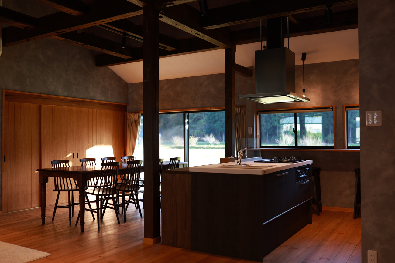 【美田】伝統的家屋とスタイリッシュが融合した洗練空間。