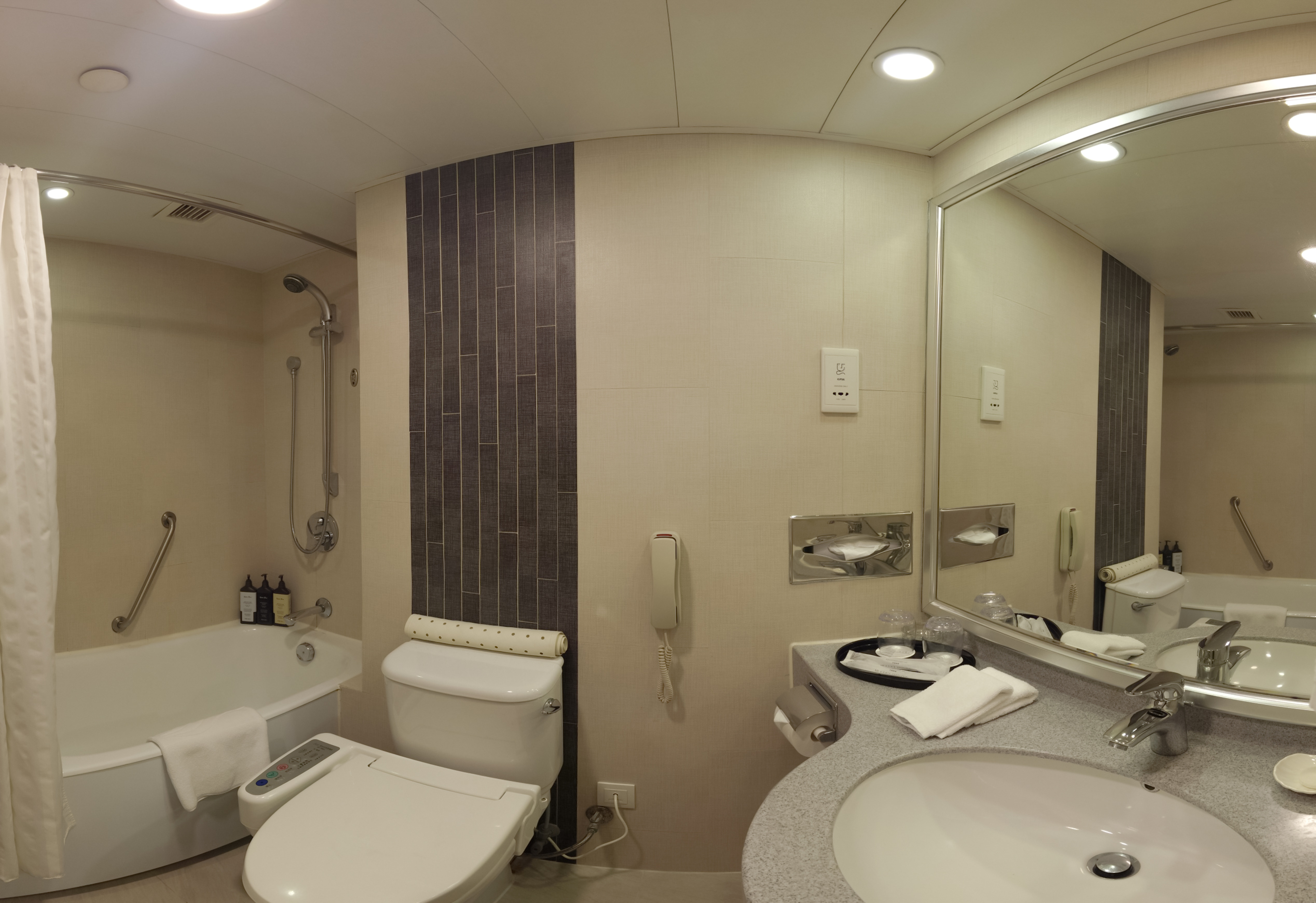 スーペリア　バスルーム Superior Room Bathroom