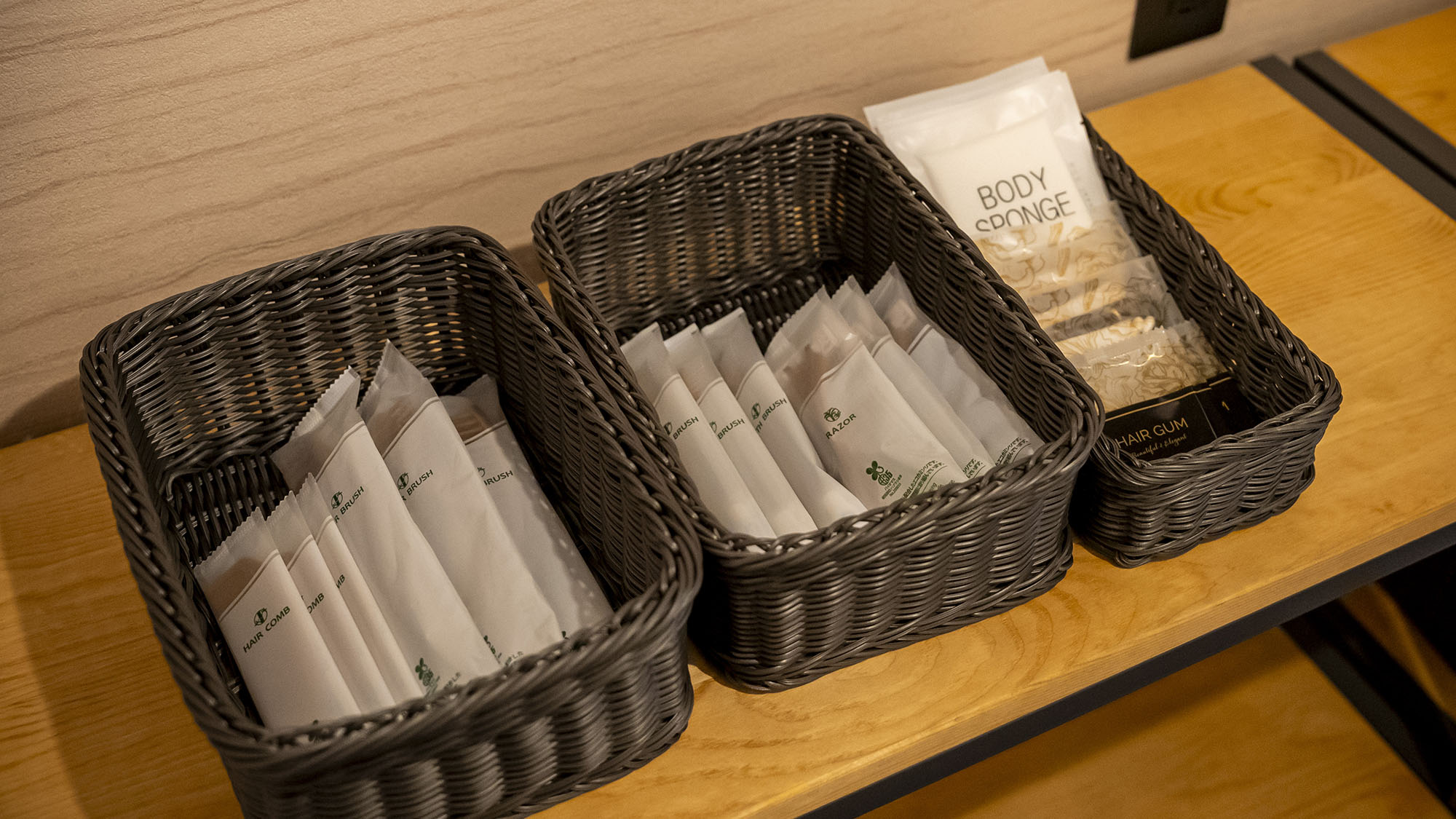 ・【アメニティ】脱衣所にアメニティをご用意しております。お風呂上りにすぐ使えて便利です