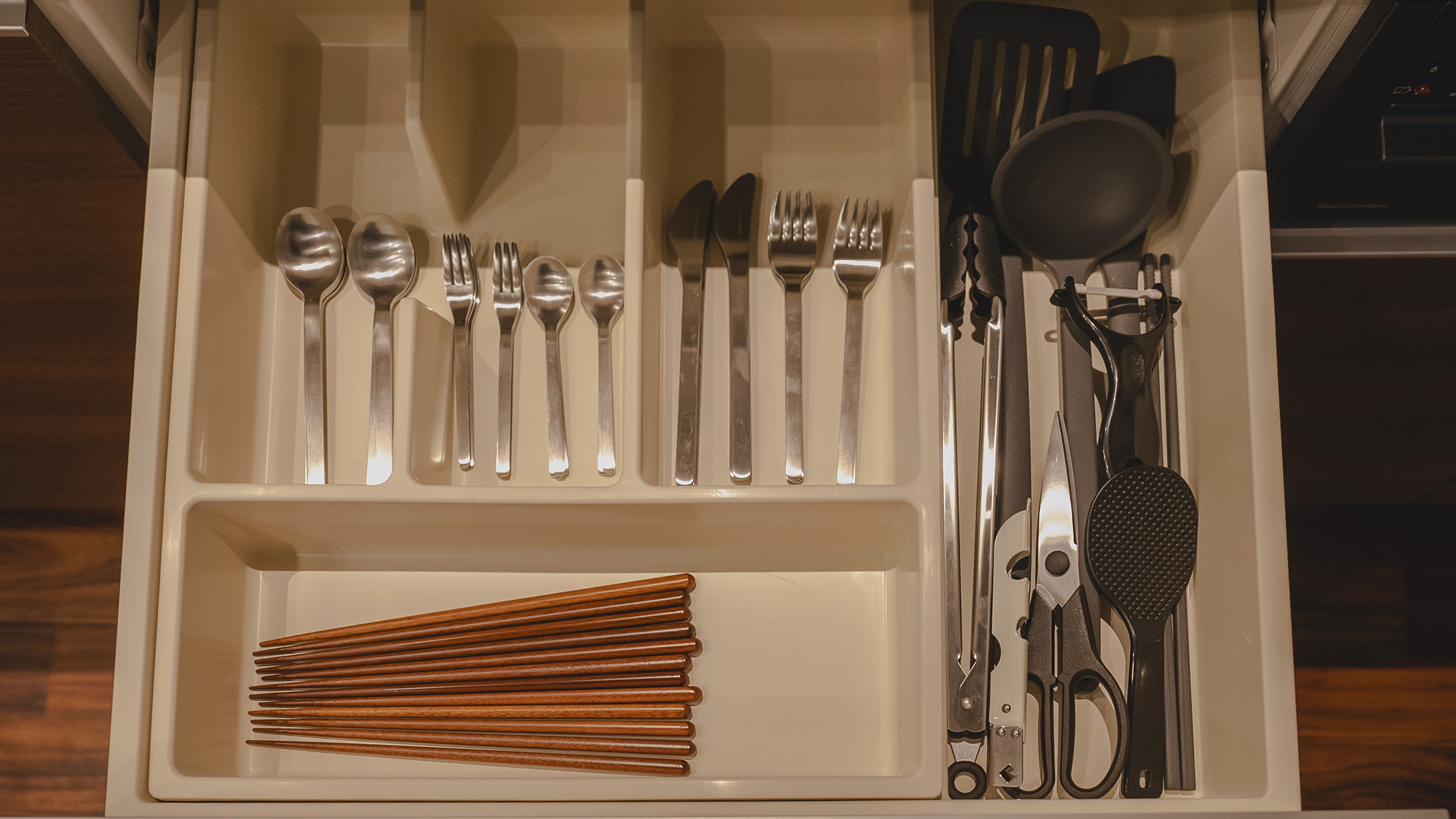 ・【カトラリー】お箸、スプーン、フォークがございます。お食事に合わせてお好きにご利用ください