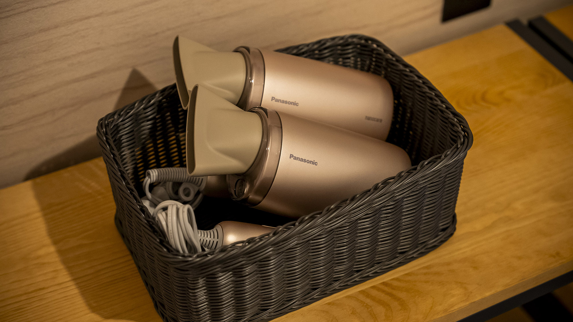 ・【アメニティ】ドライヤーは2つご用意がございます。順番待ちの必要なく髪を乾かしていただけます