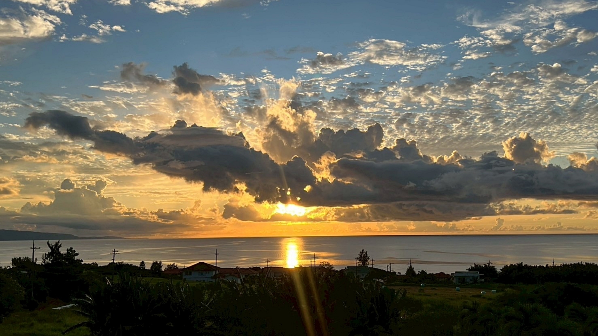 客室・テラスからの美しいオーシャンビューとサンセット