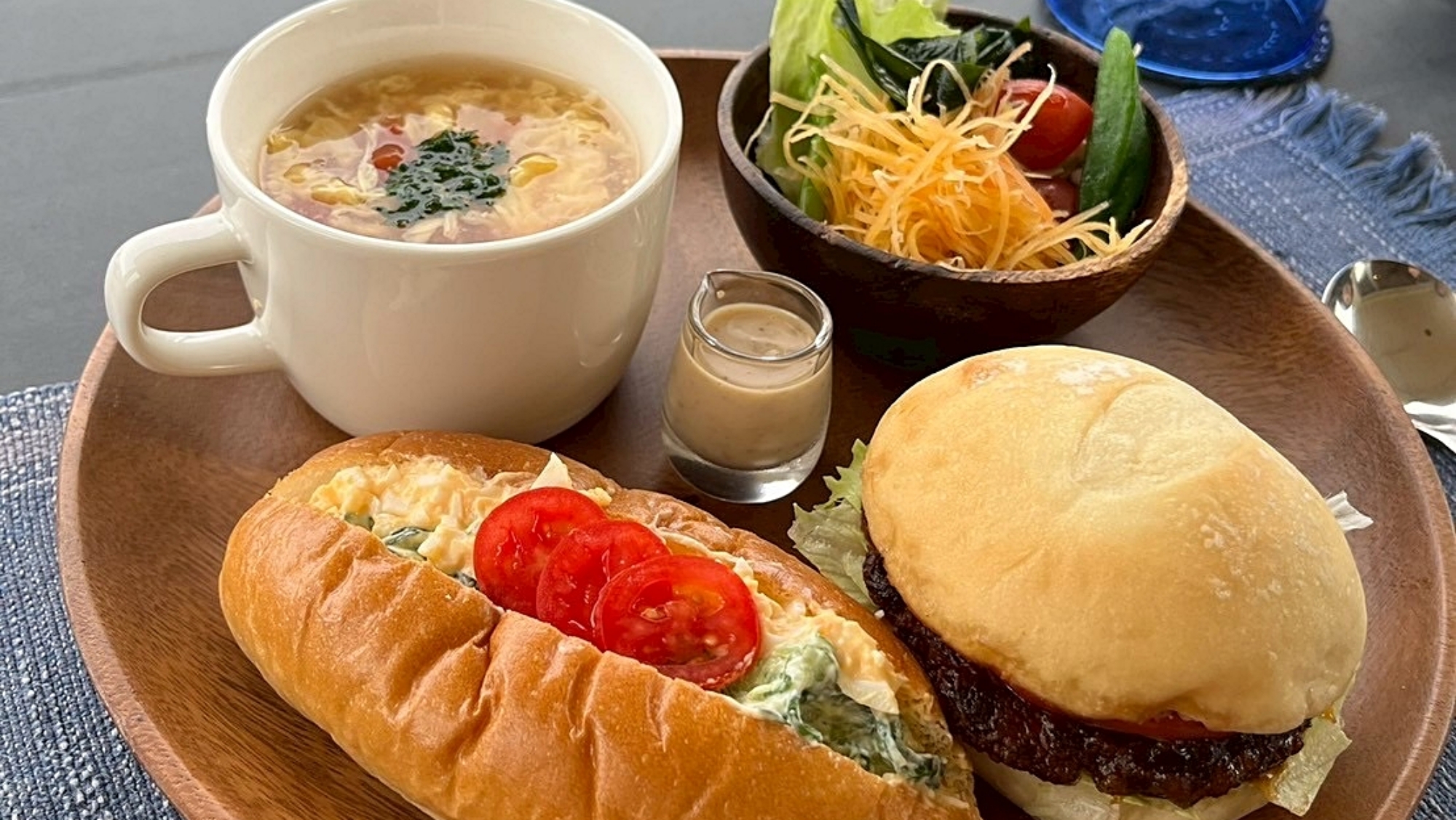 晴れた日はテラスでの朝食が最高です！