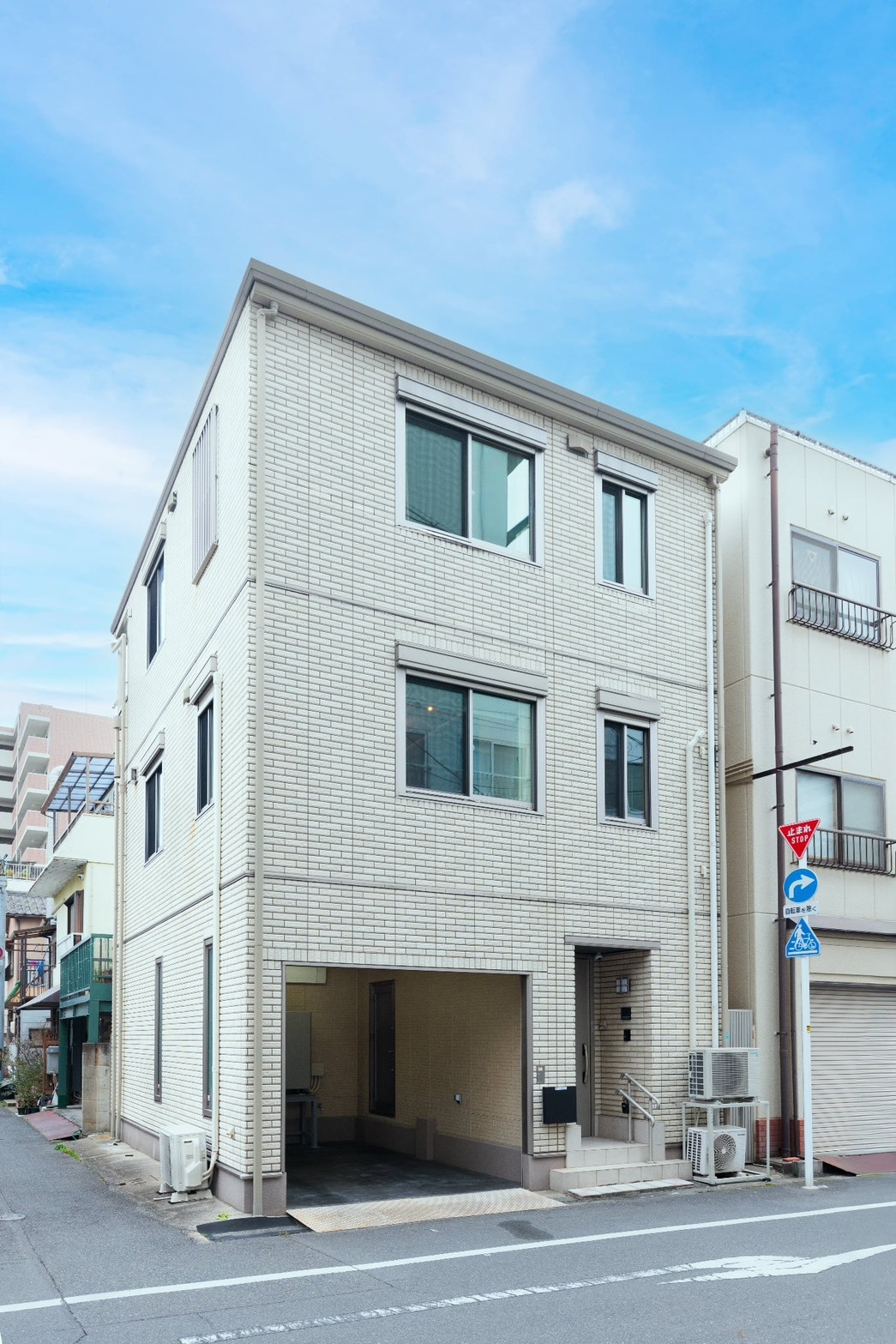 岡山駅徒歩8分!12歳以下添い寝無料! 最大7名可!3階建て広々貸別荘!駐車場付：Chab Chab