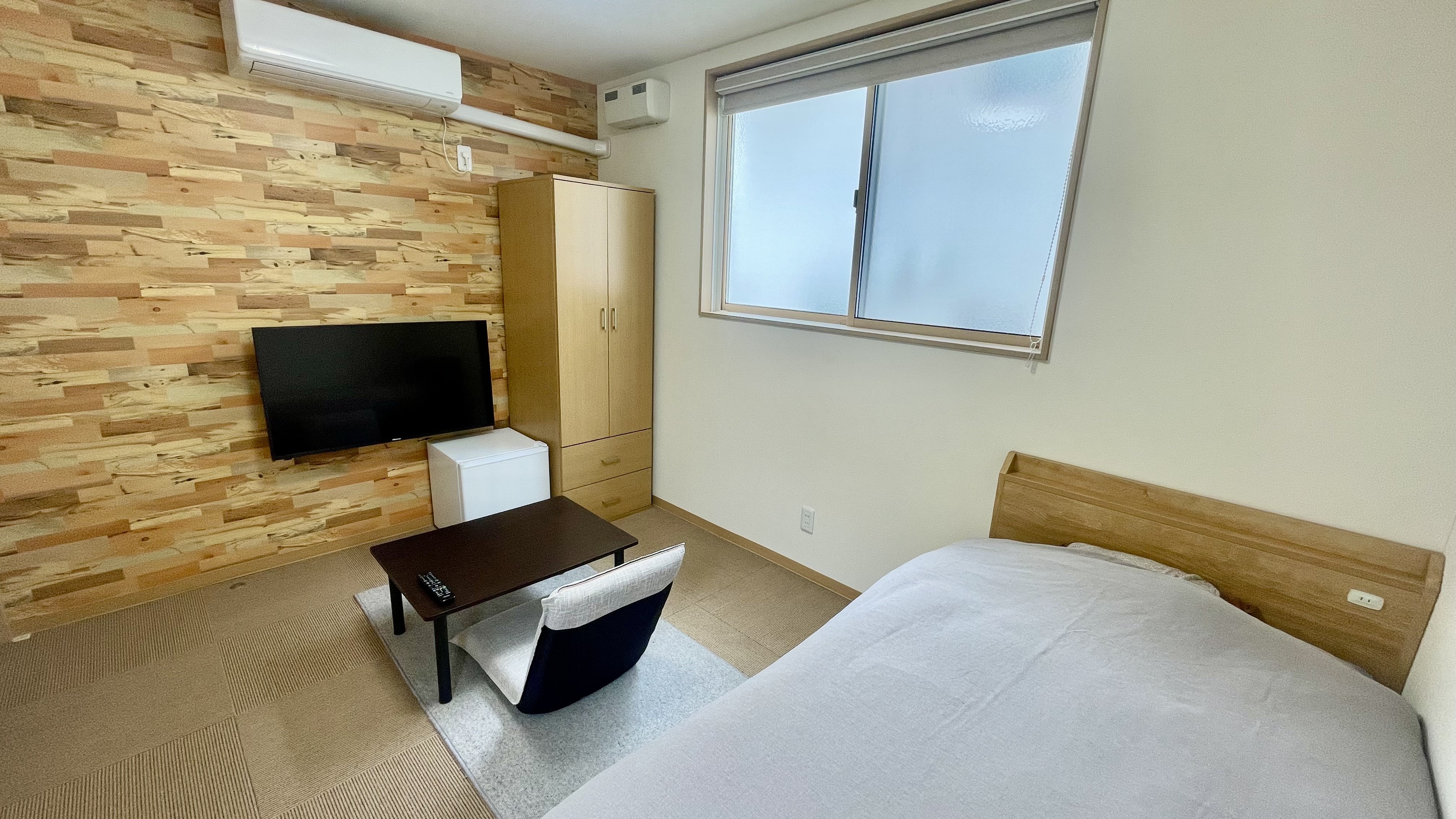 ゆったり使える広めのシングル客室　42インチTV