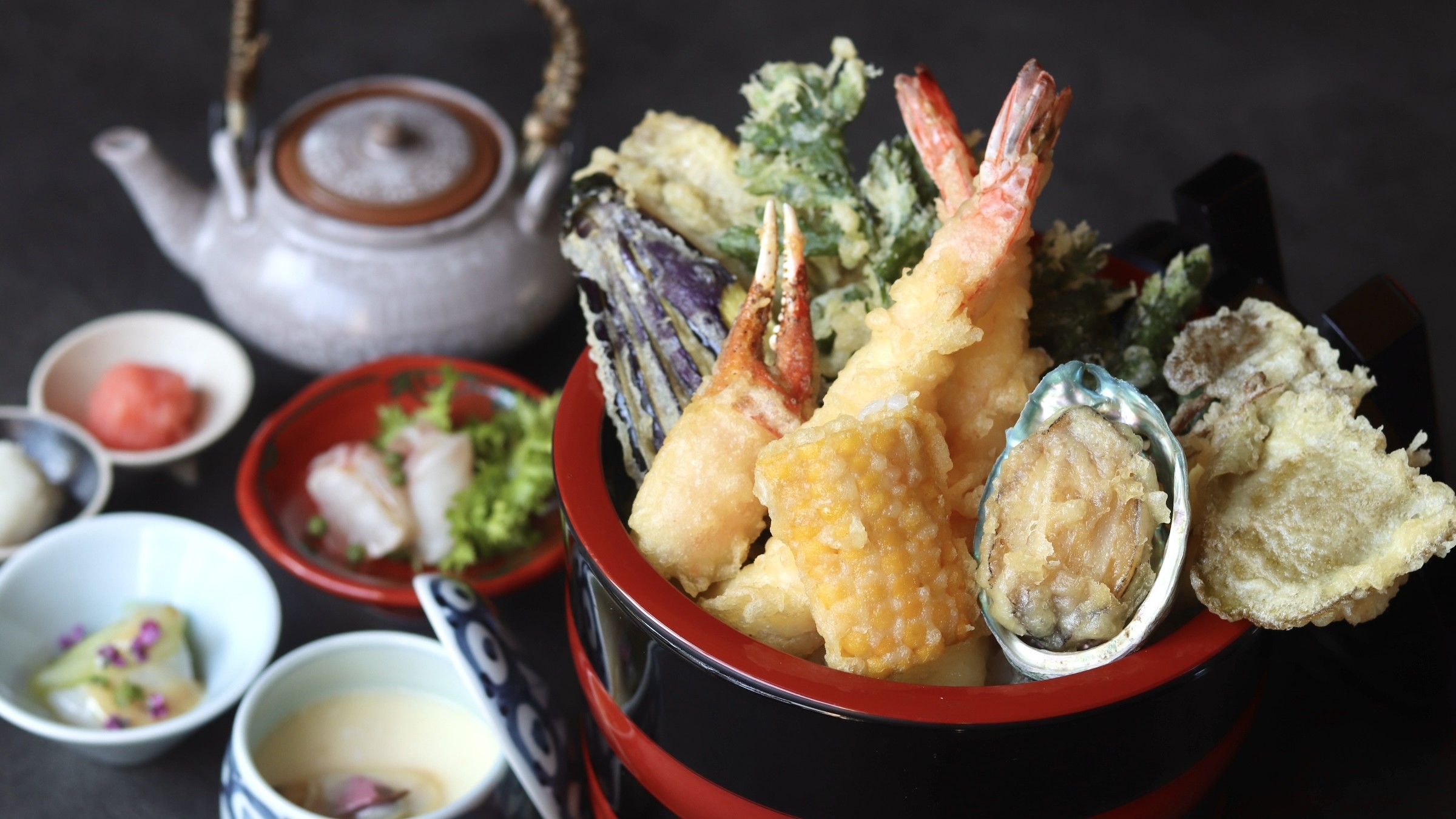 【「黄金天丼PRO」通常ネタにあわびとカニ爪追加＋エビを2本に増量】最大24時間ステイ満喫！