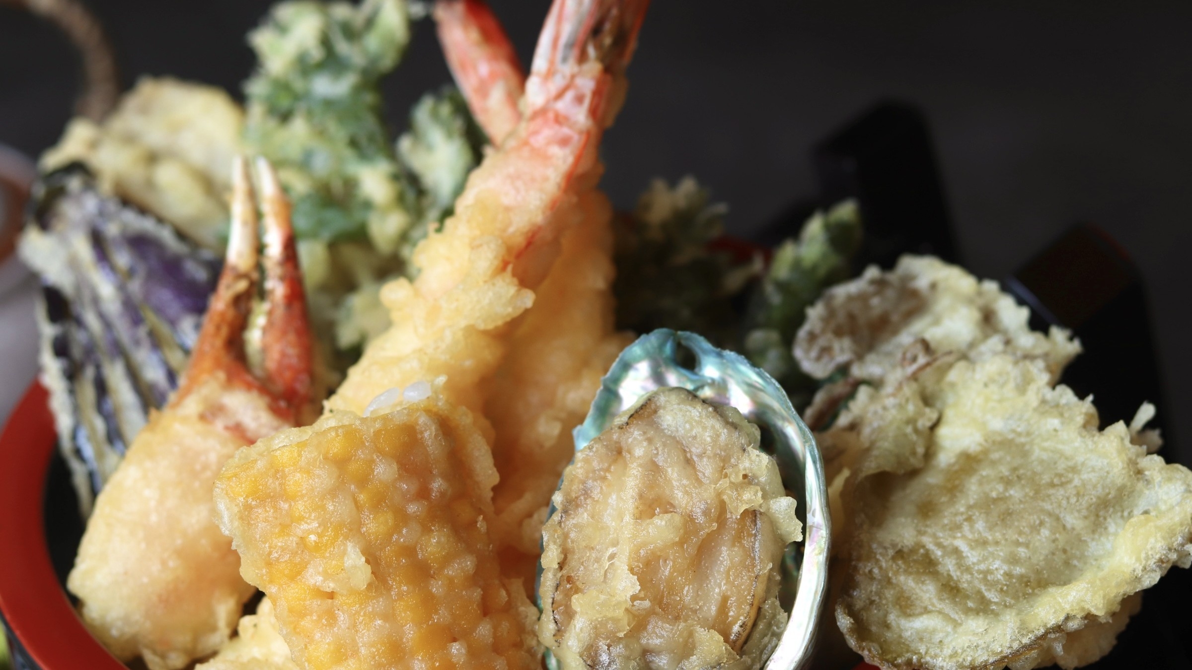 【「黄金天丼PRO」通常ネタにあわびとカニ爪追加＋エビを2本に増量】最大24時間ステイ満喫！