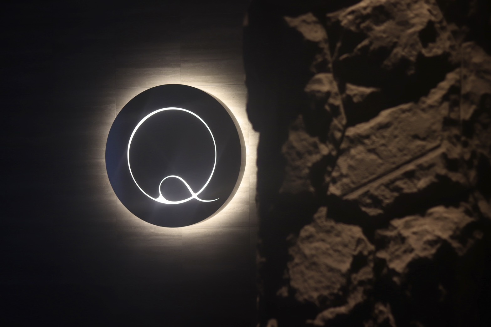 【2階「休日湯」／主浴槽】