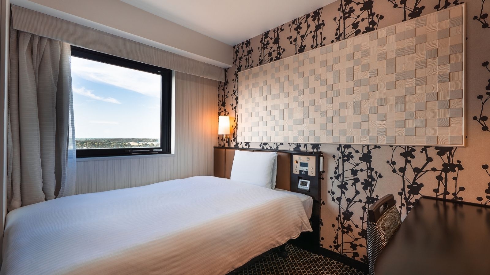 【直前割｜素泊まり】　チェックイン：17:00〜／チェックアウト：10:00　直前予約だけ特別価格！