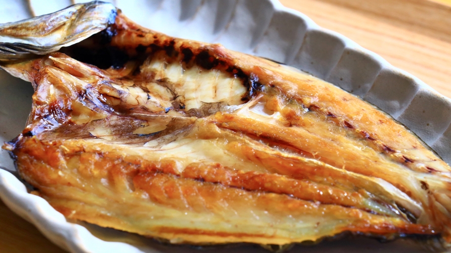 【1泊朝食付】浜田港の味覚を楽しむ和朝食｜夕食は自由に、朝は地元の美味しさで一日をスタート