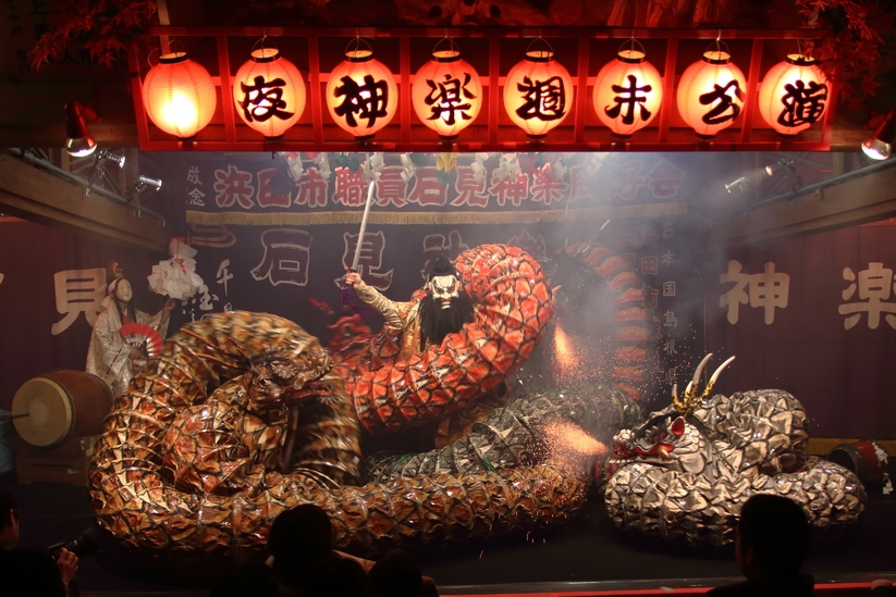 【素泊まり】週末公演日だけの特別な旅・日本遺産石見神楽に酔いしれる魂揺さぶる夜神楽｜会場まで車10分