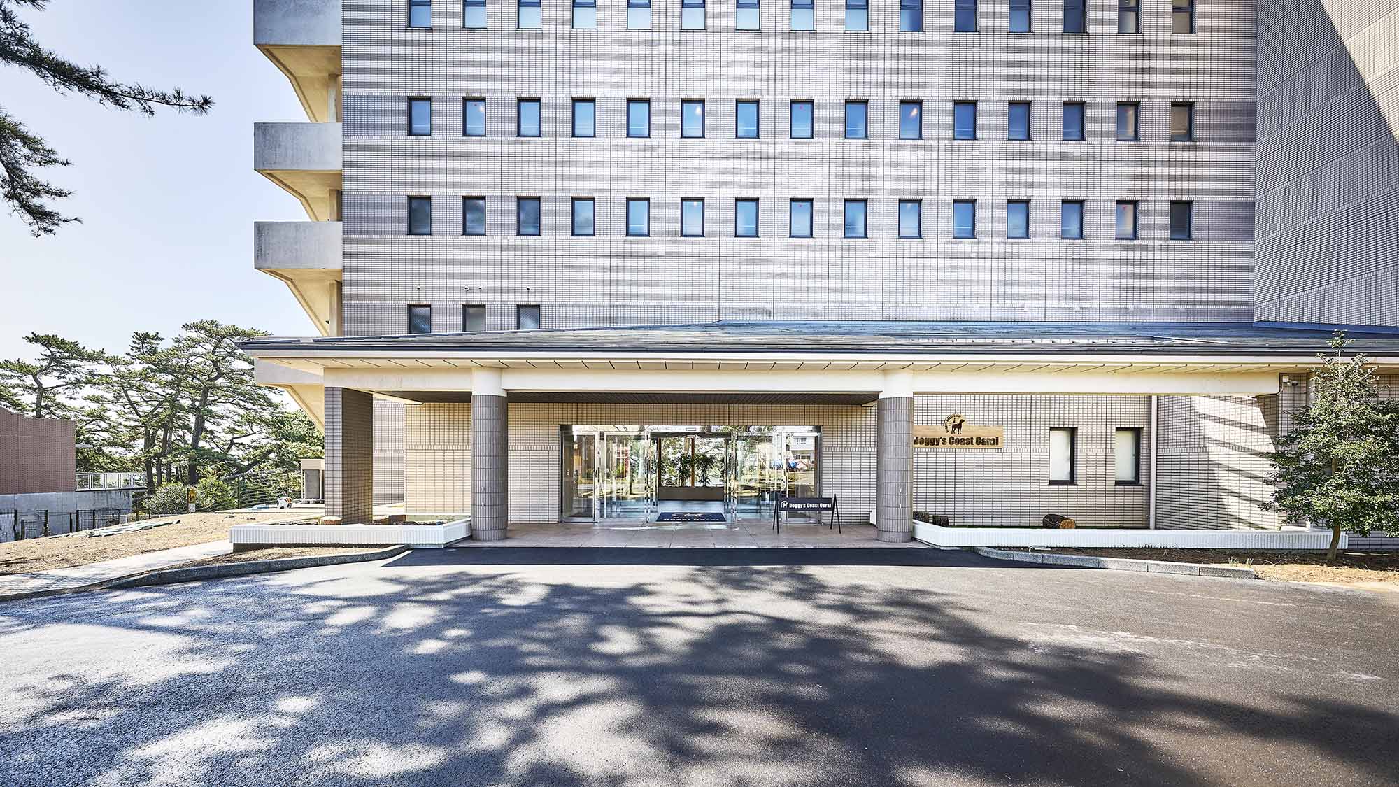 エントランス前