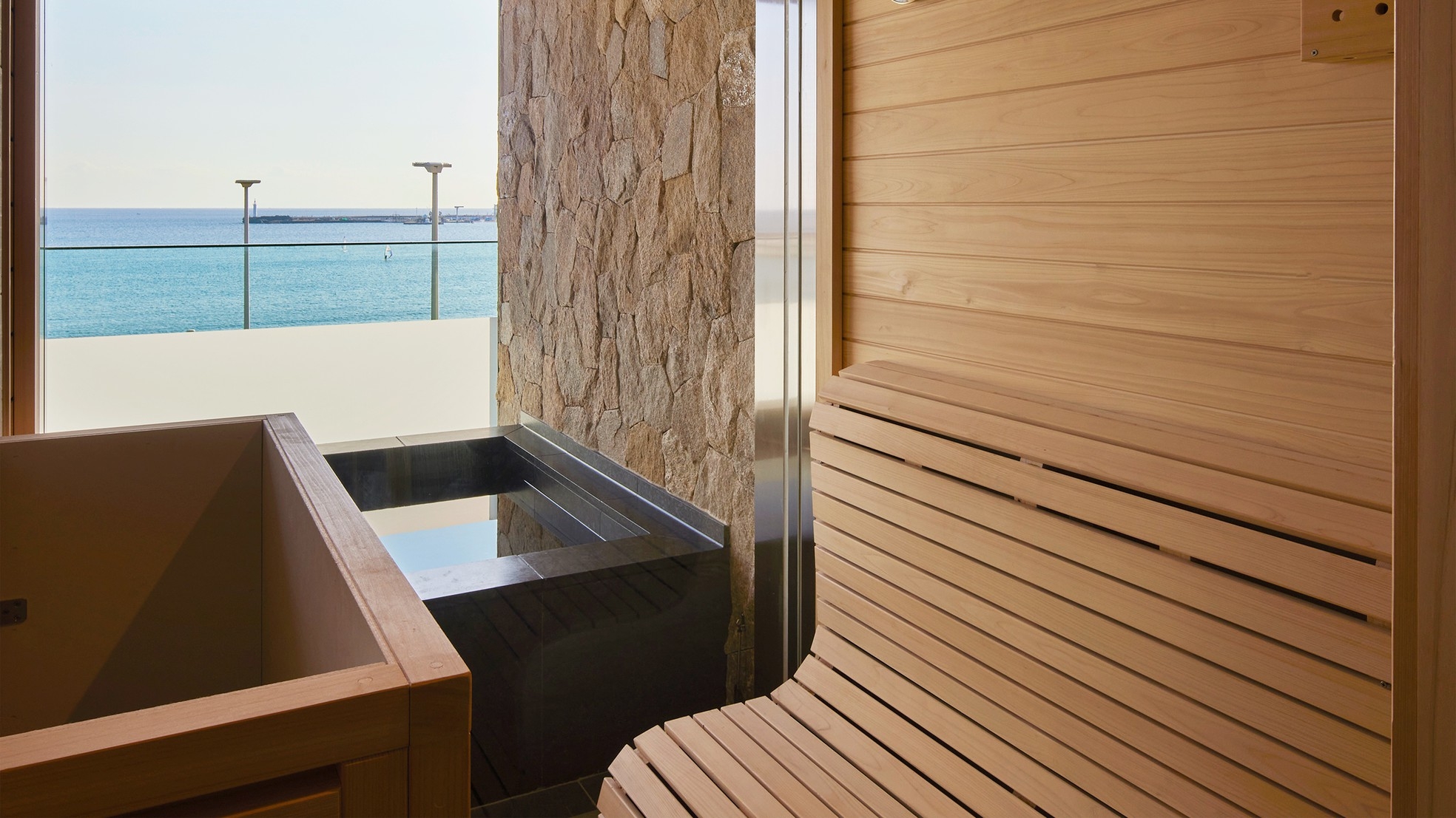 【日曜日限定／12時OUT／夕朝食付】フレンチディナーを堪能。月曜日はゆったり過ごすオーベルジュ