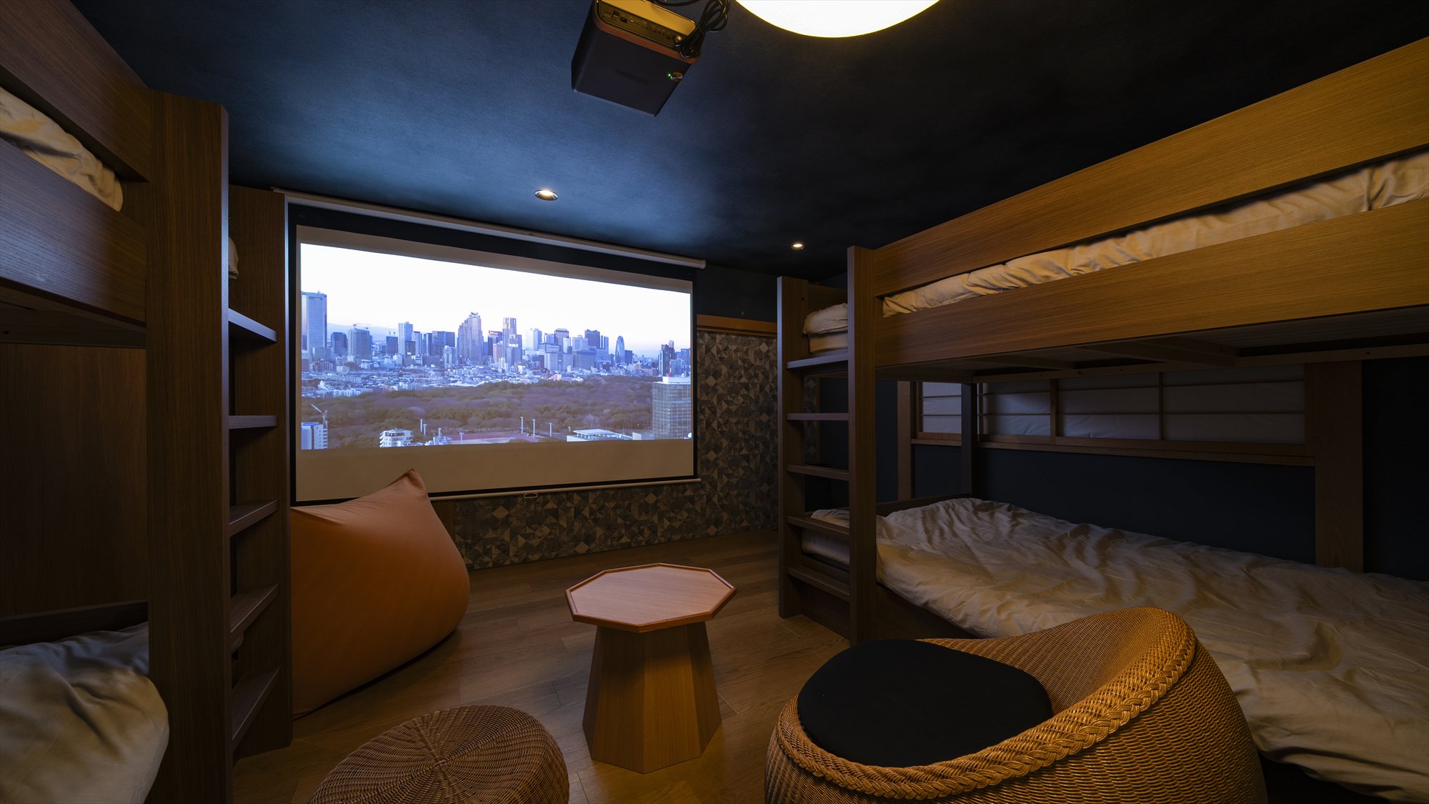 寝室1：セミダブルサイズの二段ベッド 2台