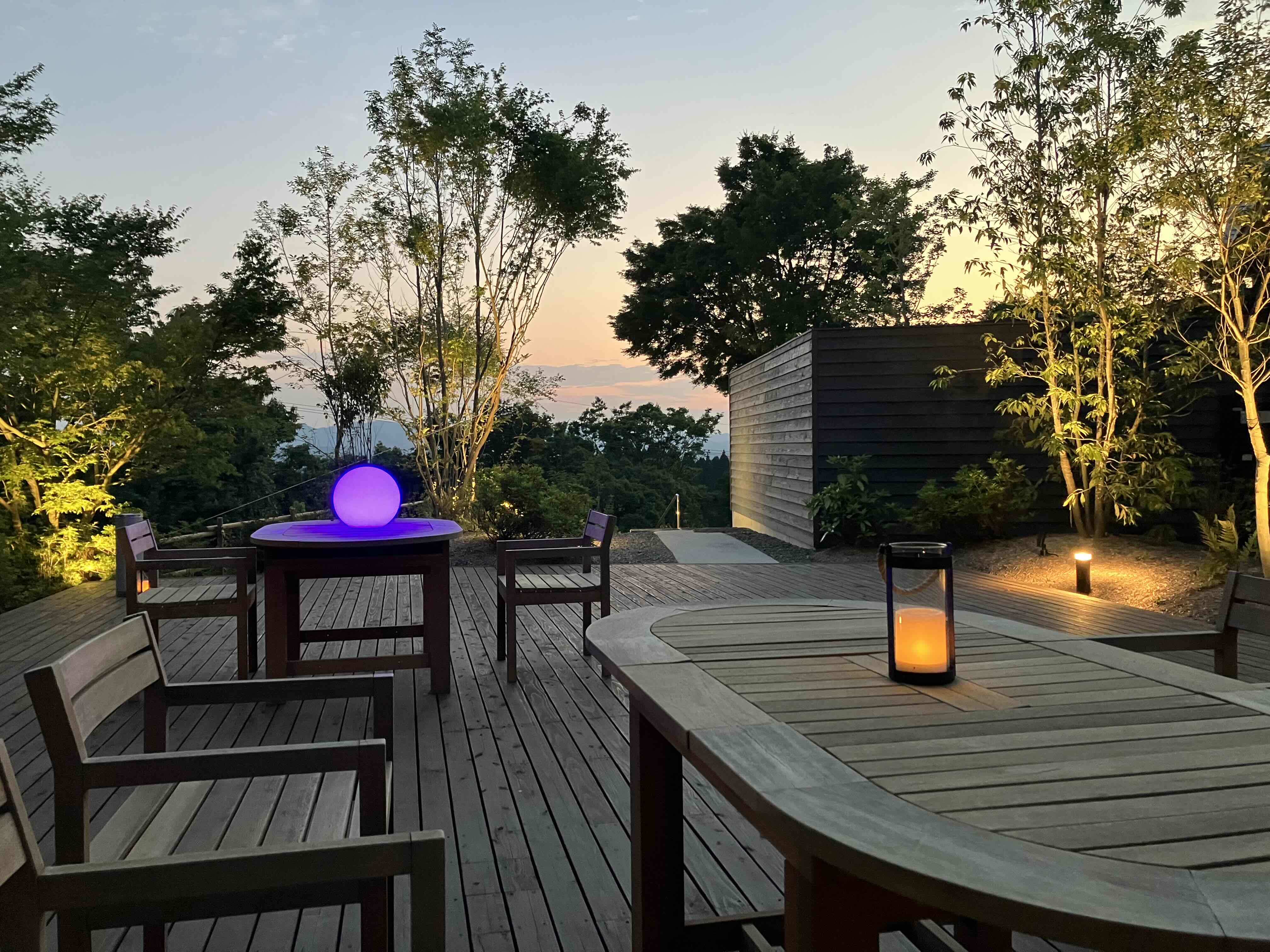 外観（夕焼け）