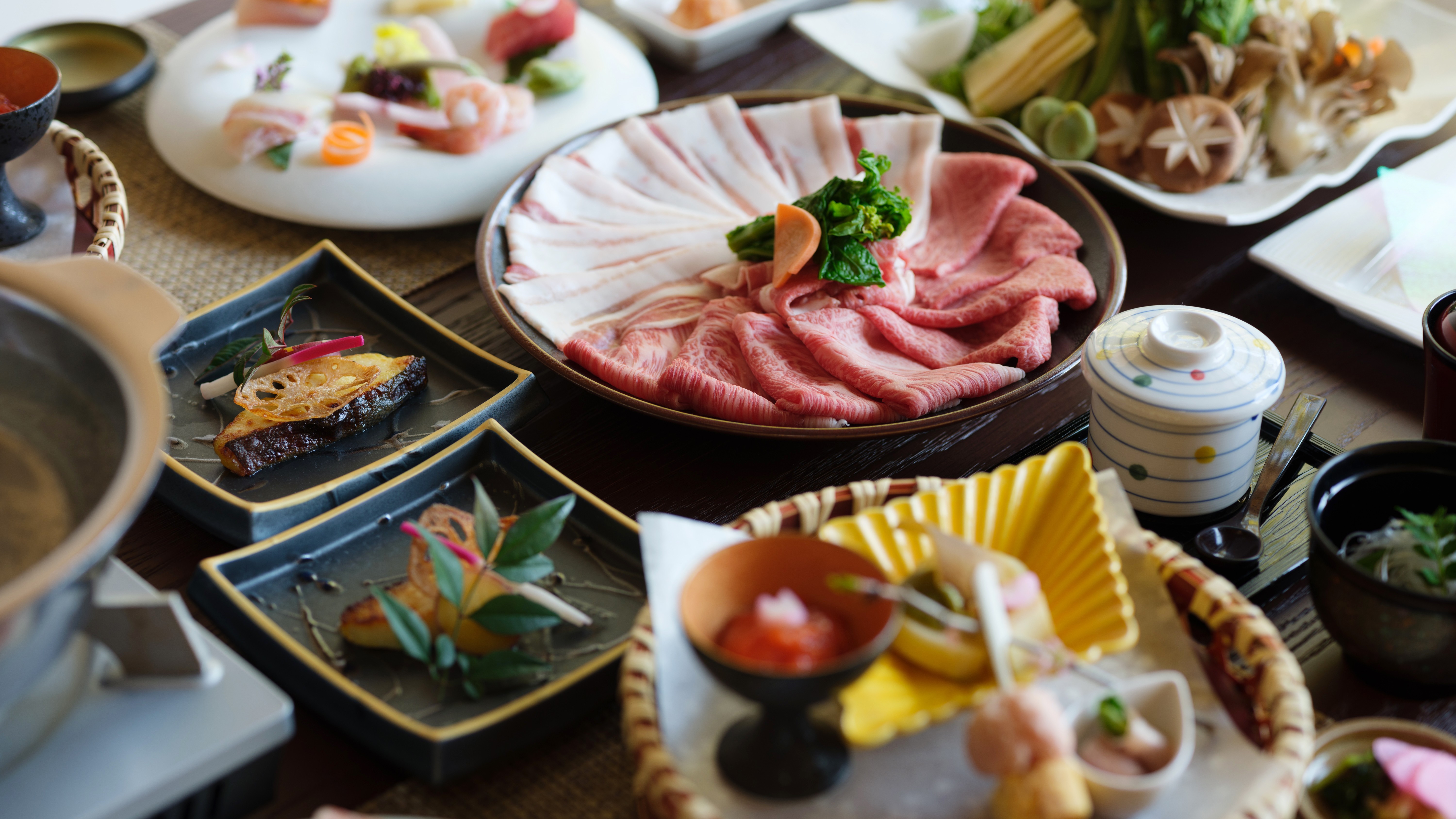 黒毛和牛と黒豚しゃぶしゃぶ会席／一例