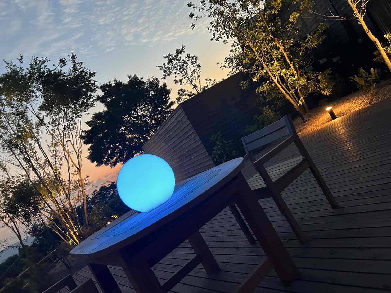 外観（夕焼け）