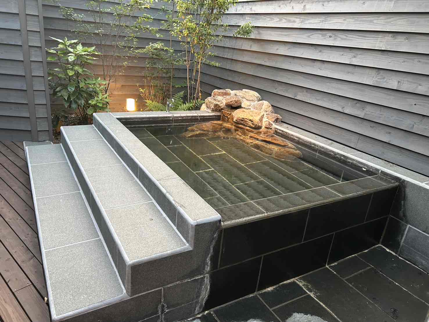 万膳川露天風呂