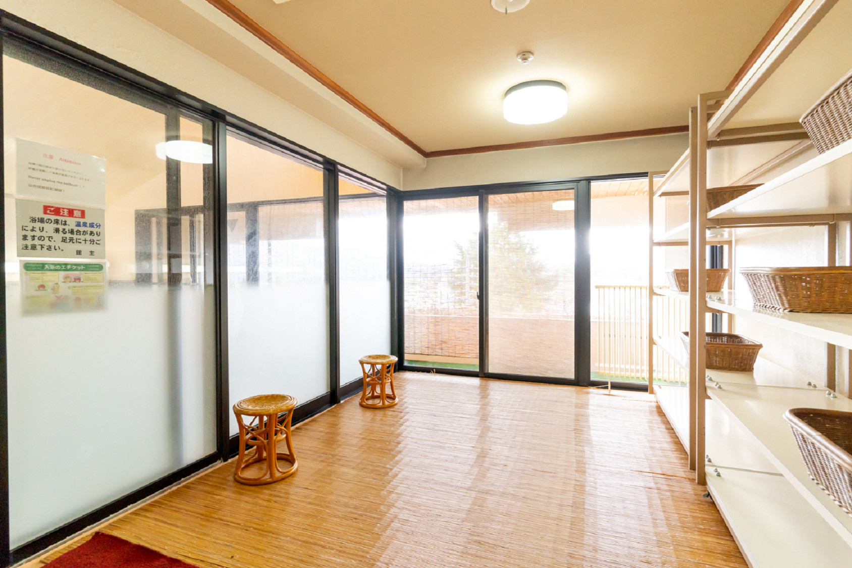 ＜女性用大浴場＞脱衣所