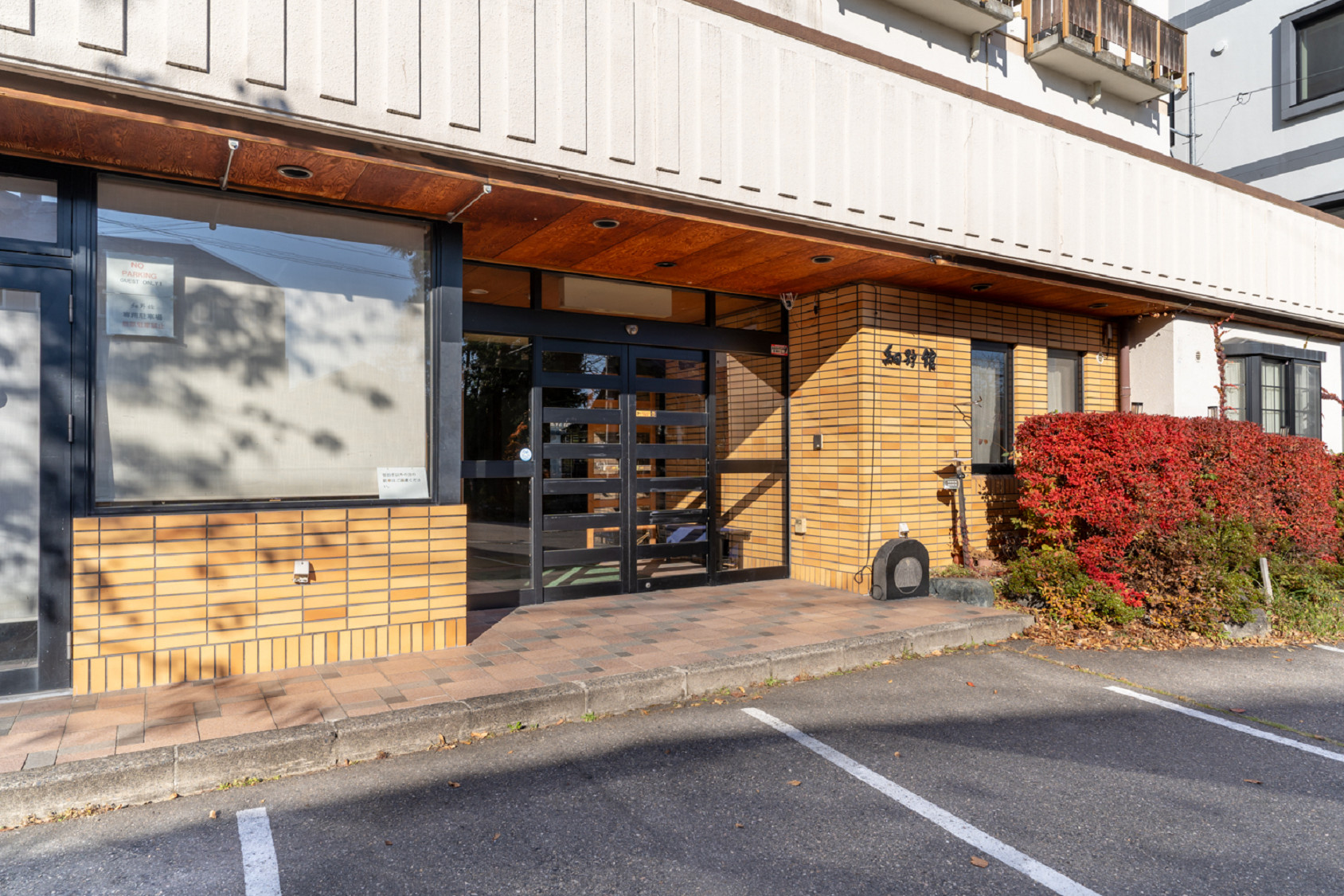 ＜外観＞エントランス