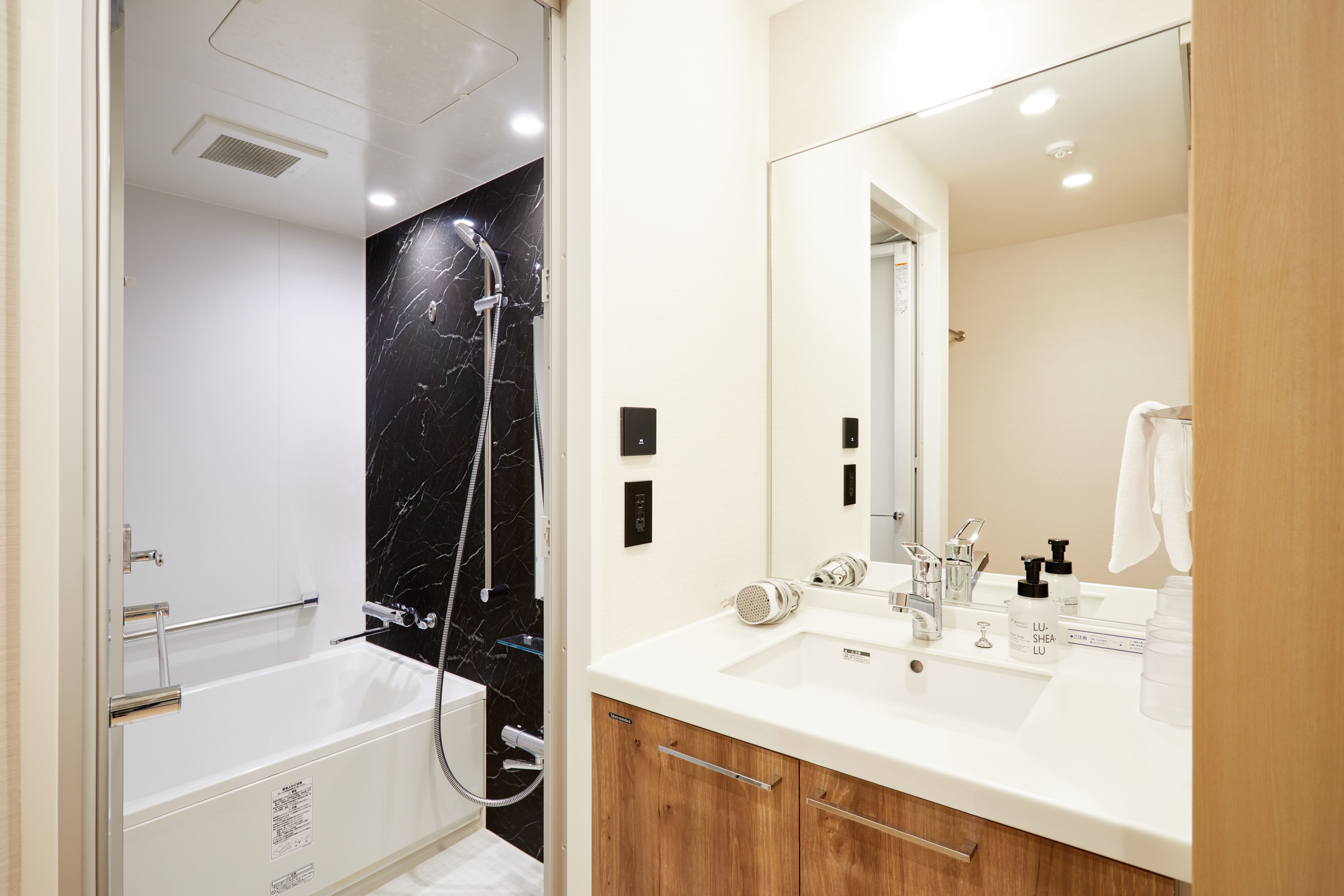 ファミリールーム (バスルーム)