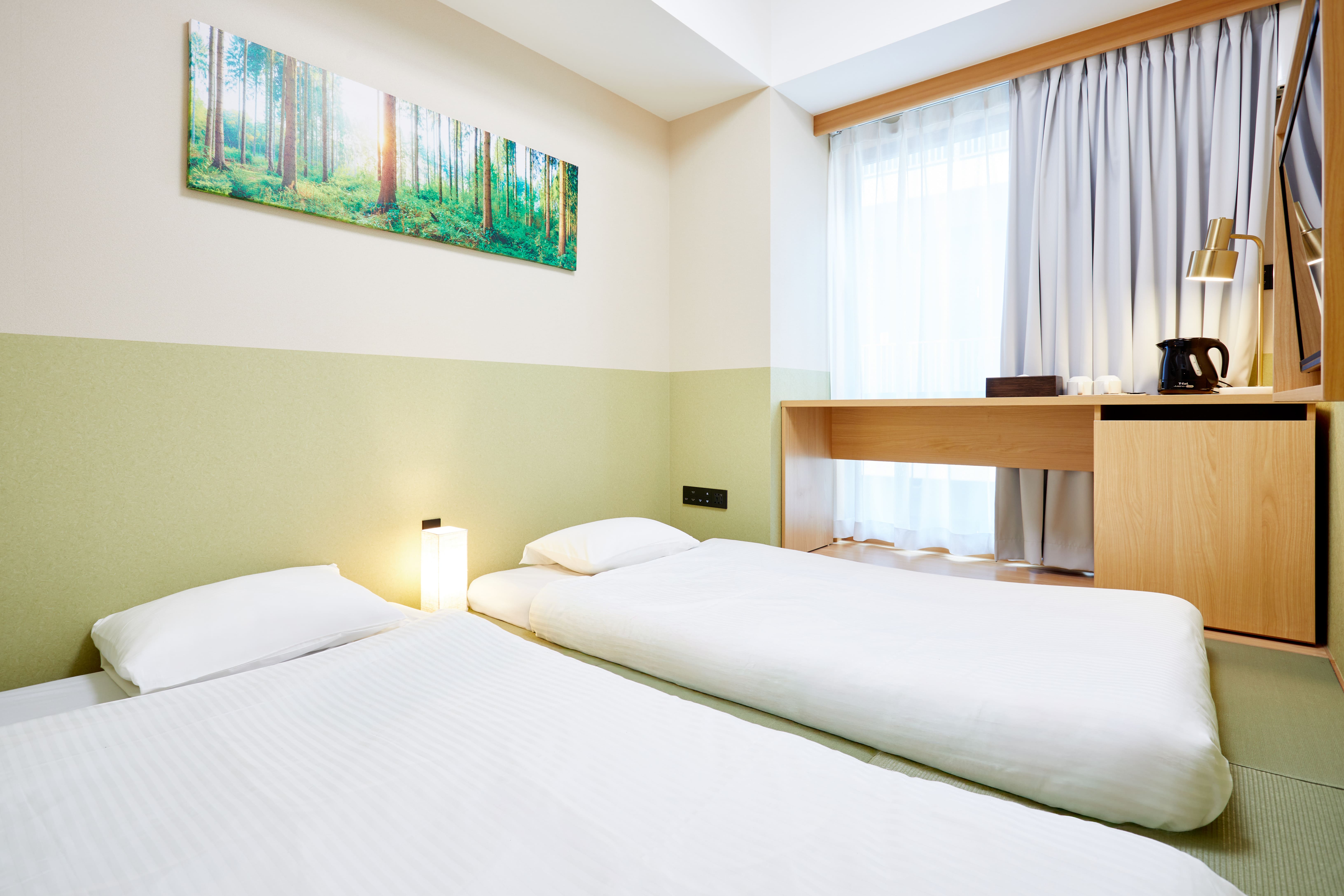 お布団敷きはセルフサービスでございます。お布団はお好きなときに敷いていただき、チェックアウトまでごゆっくりお過ごしください。