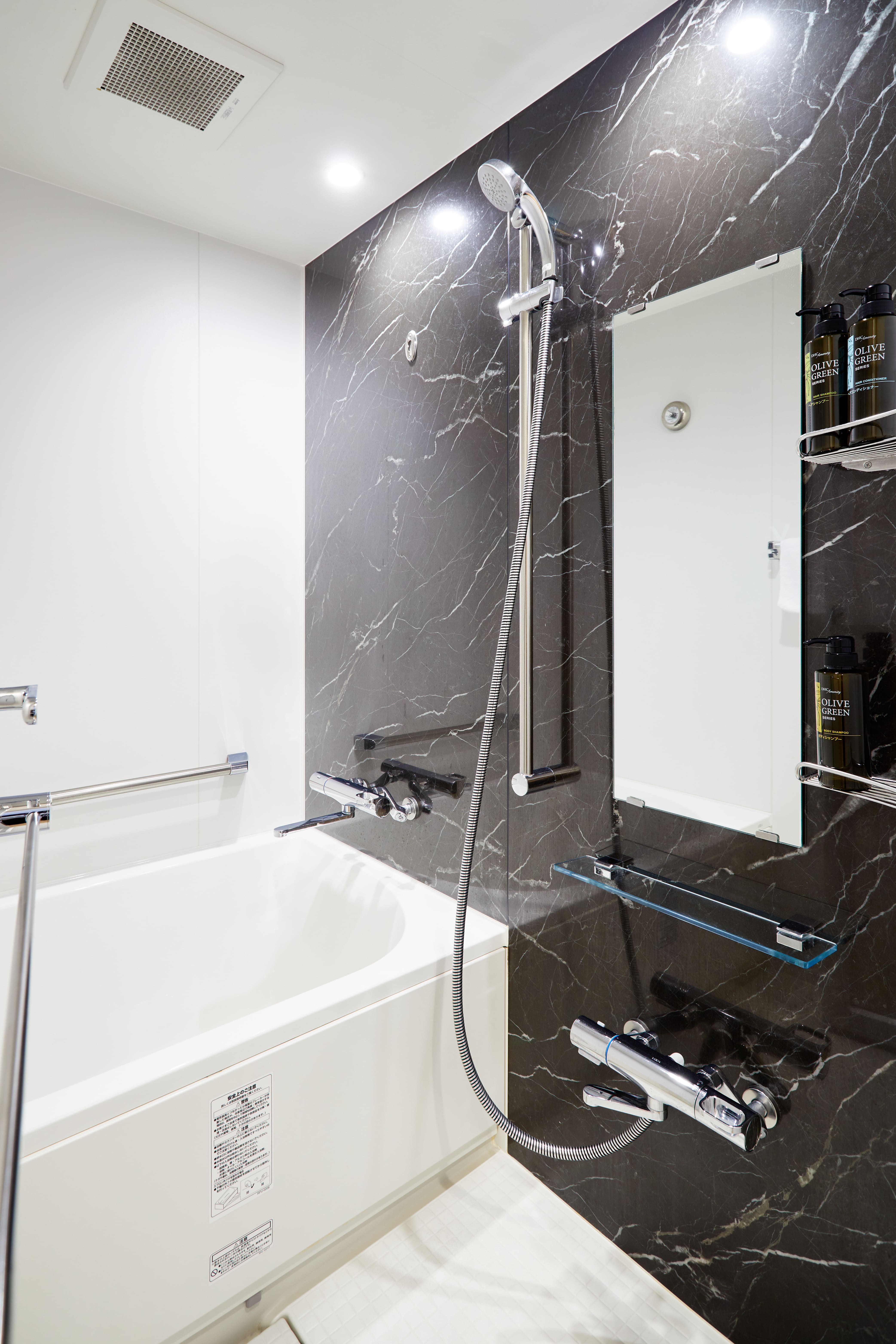 ファミリールーム (バスルーム)