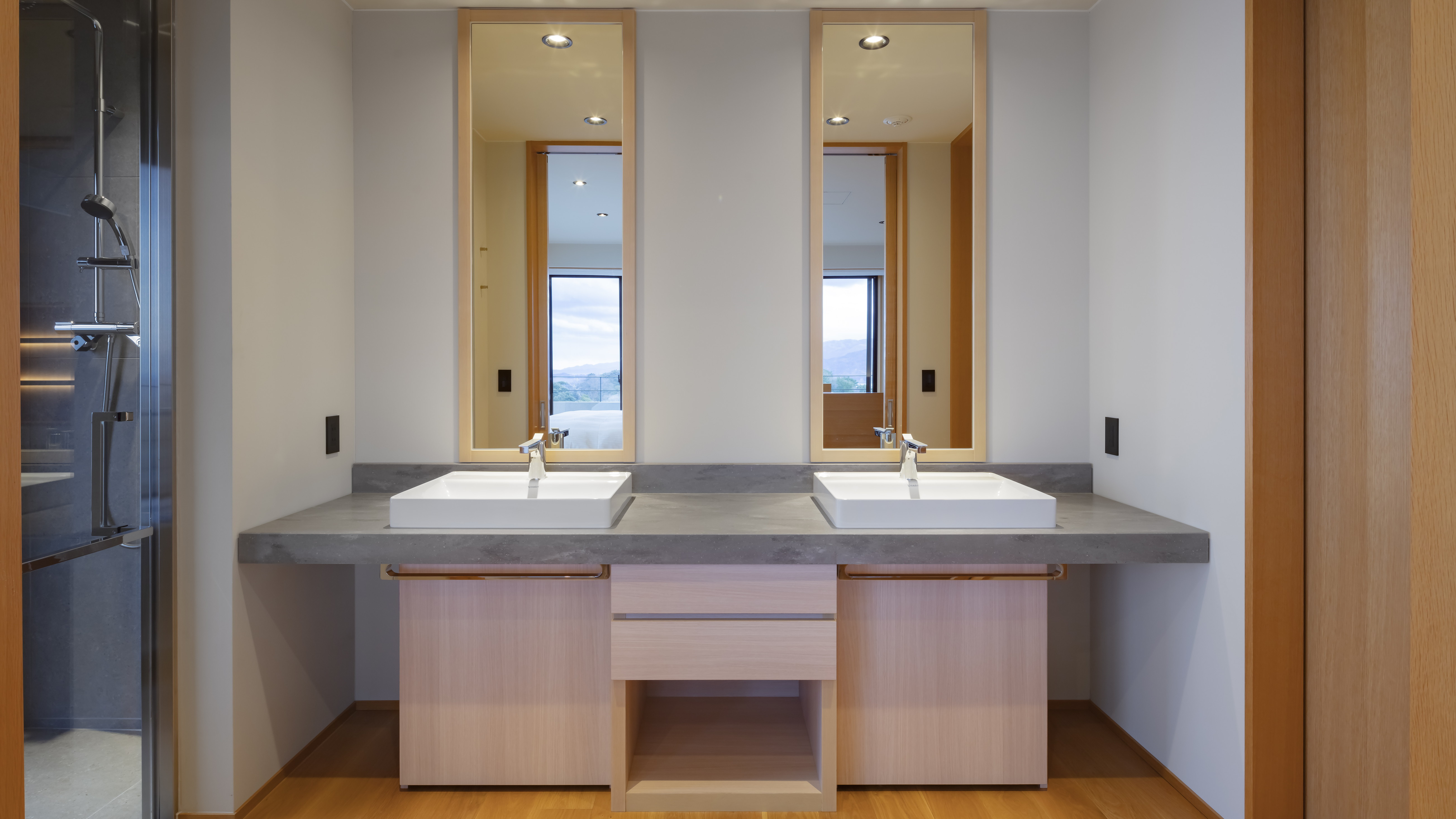 全室ダブルシンクの洗面台