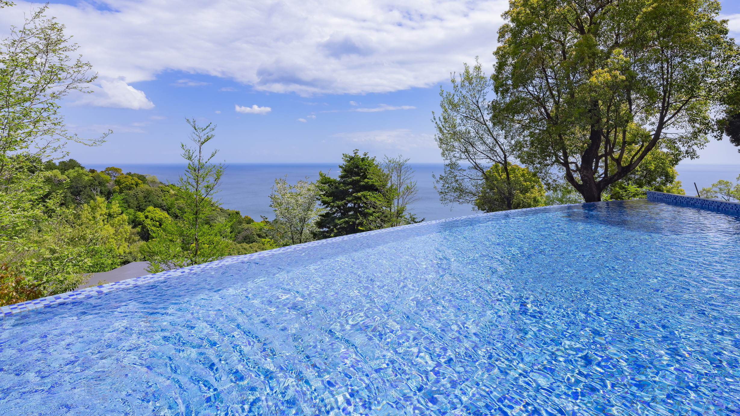 プール【2025年は7月より営業予定】