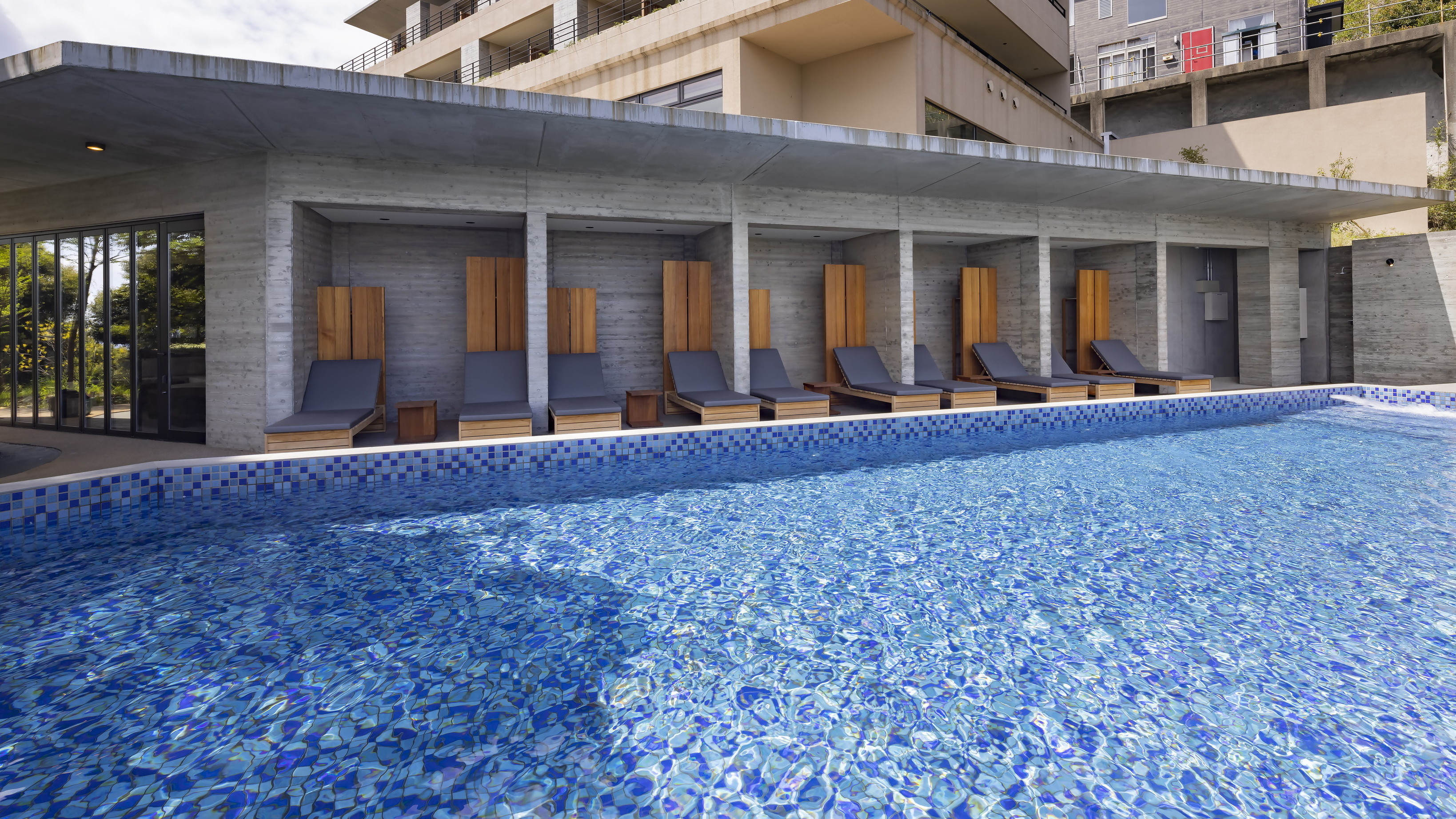 プール【2025年は7月より営業予定】