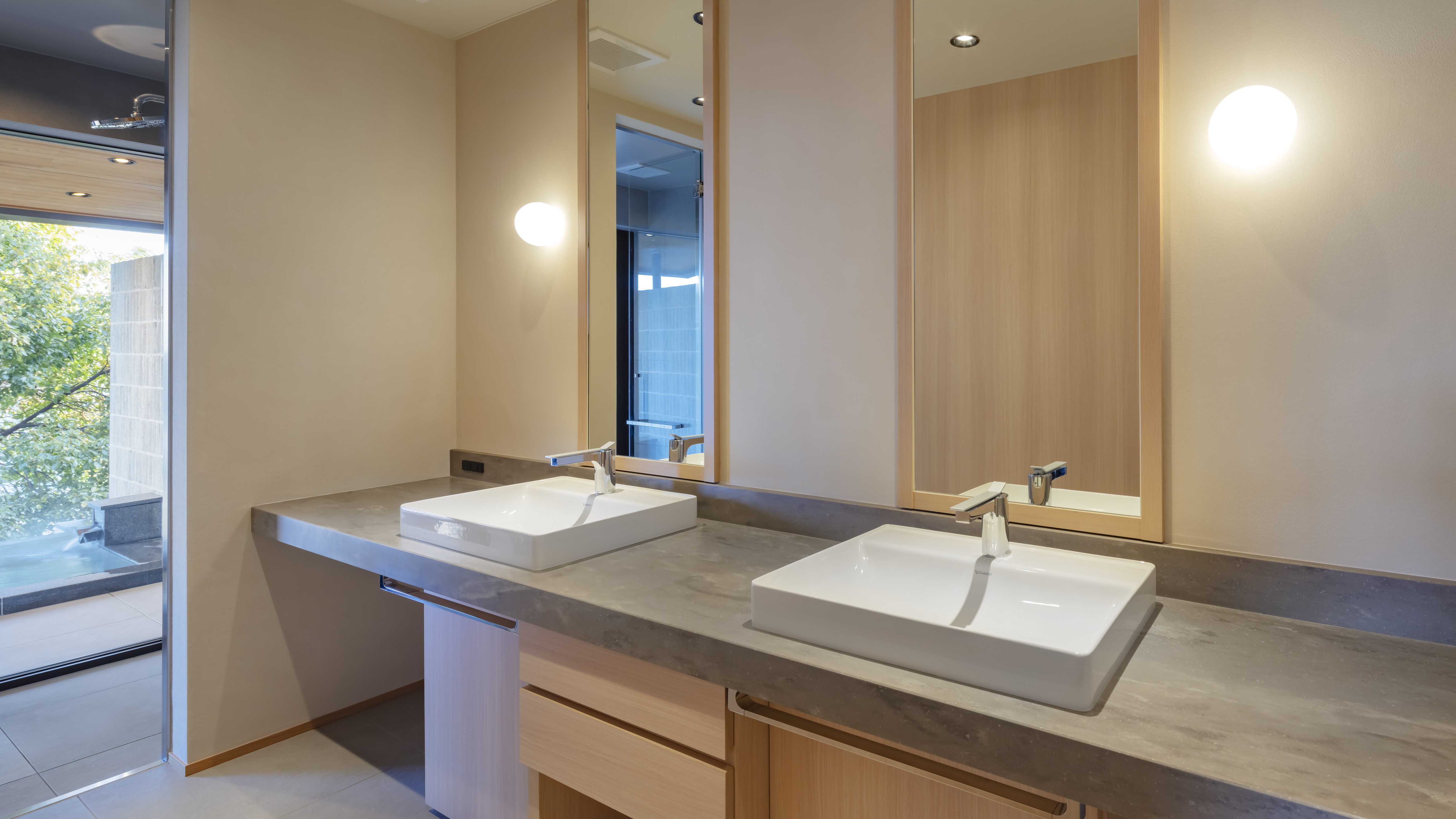 全室ダブルシンクの洗面台