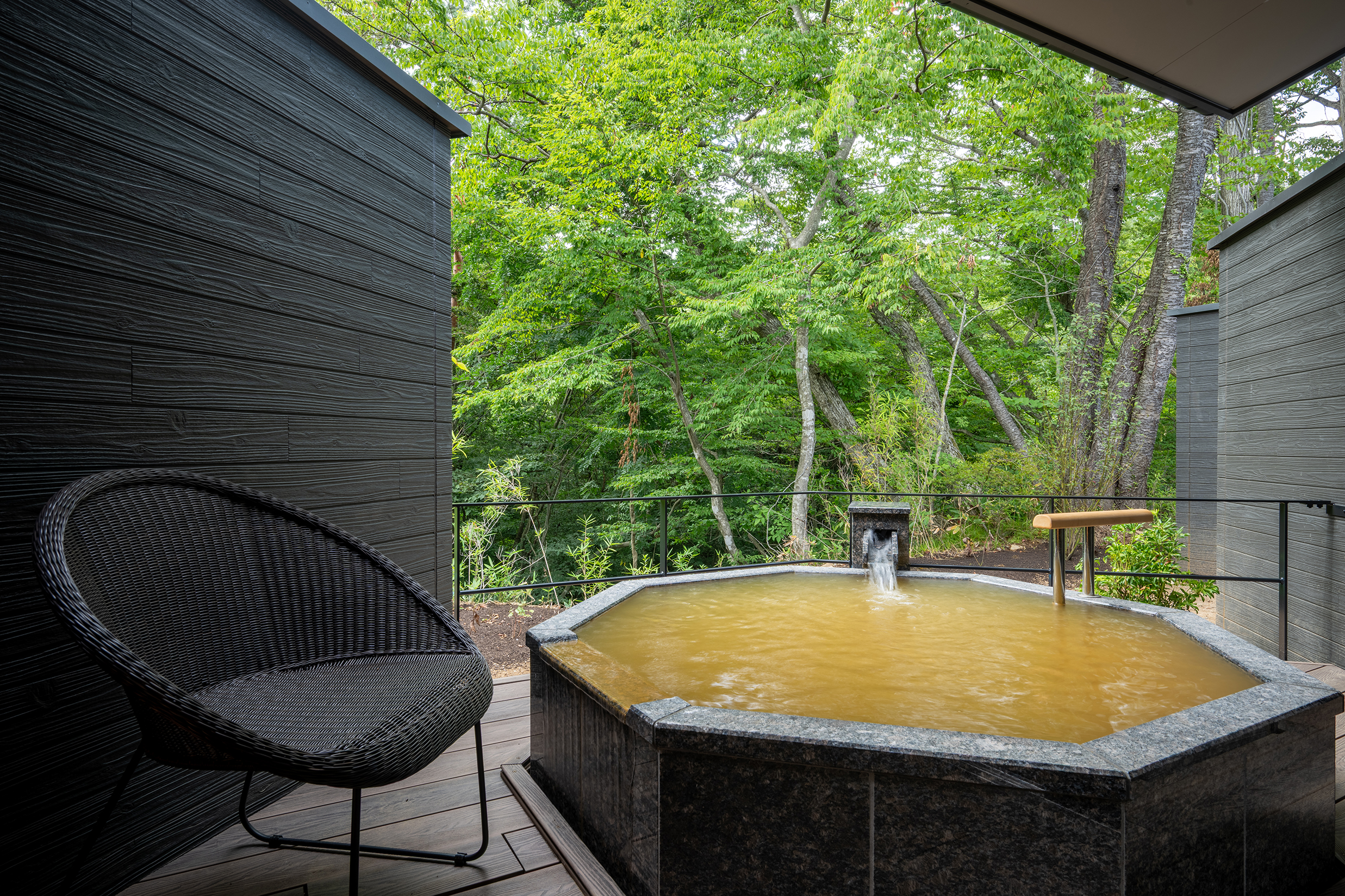 貸切露天風呂（天然温泉　源泉かけ流し）