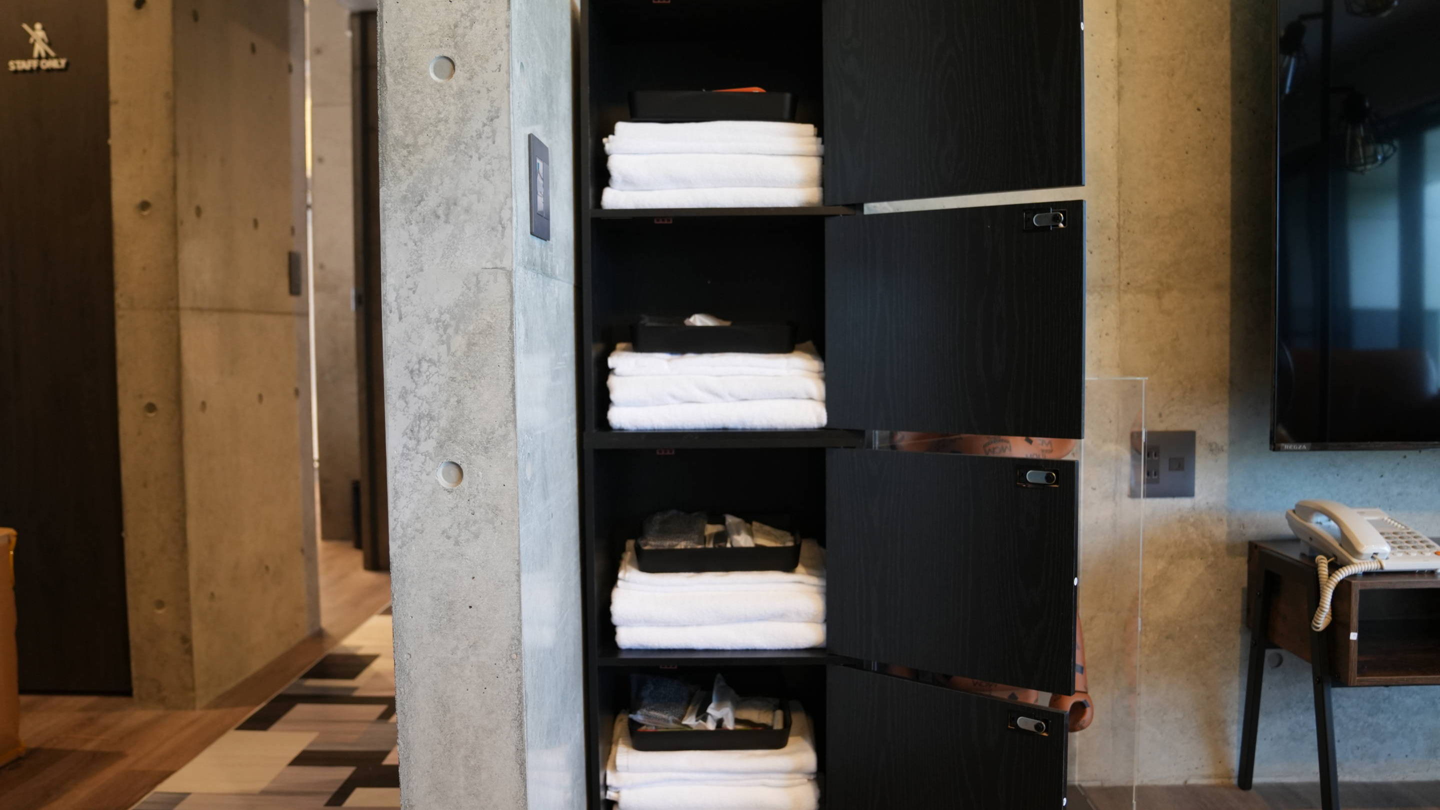 タオルやアメニティ類はこちらにございます