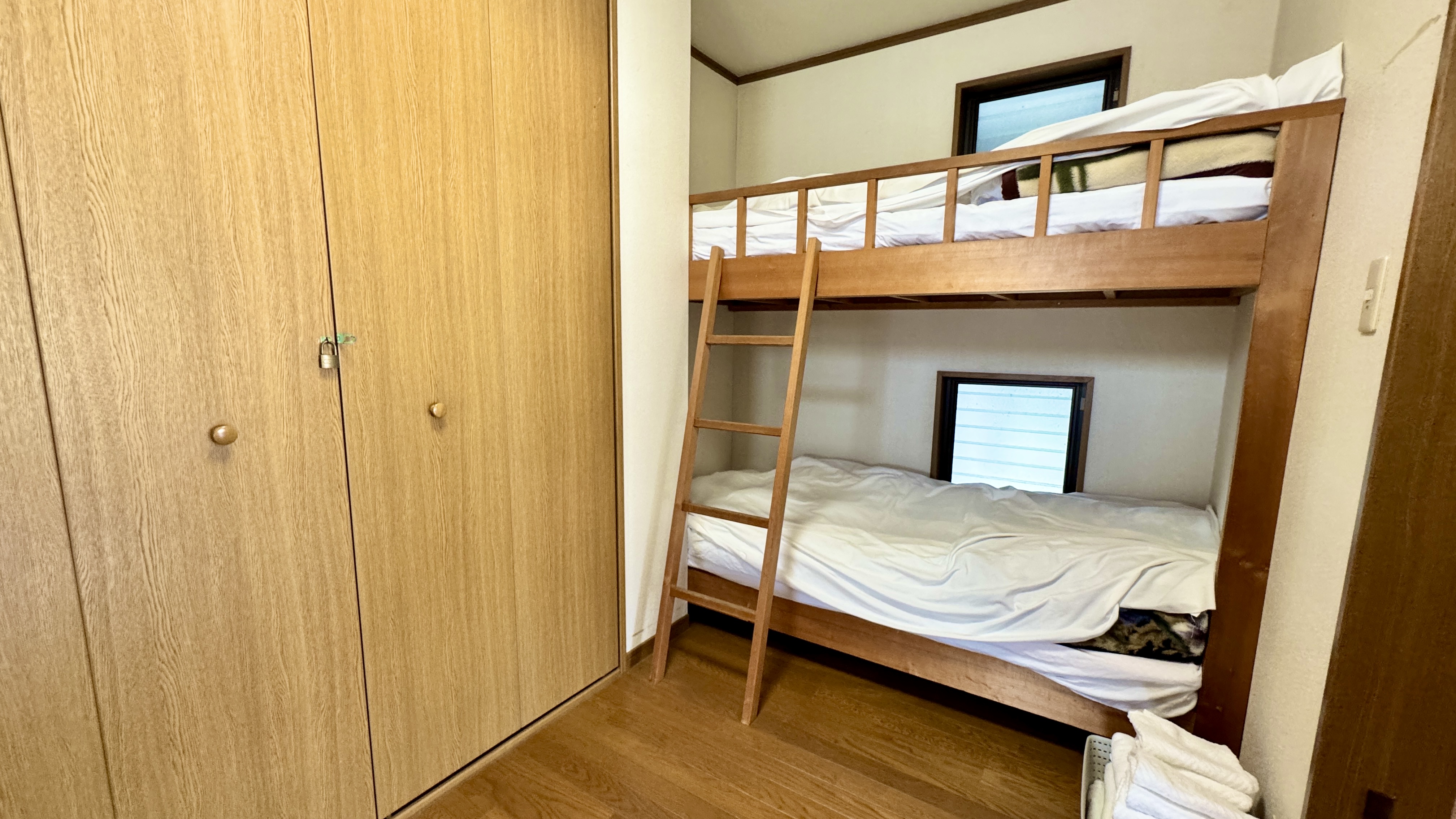 【もみぢ】セミダブル&times;2+2段ベッド&times;2／露天風呂+内湯（南2階）