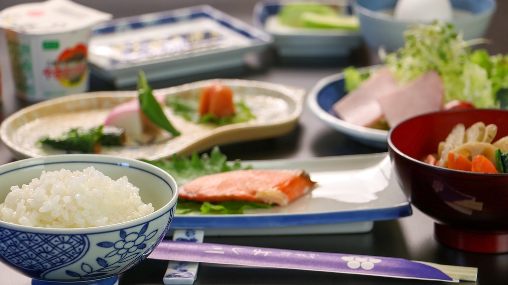 【朝食付き】茨城県産コシヒカリ使用！日替わり朝食で元気な1日を♪