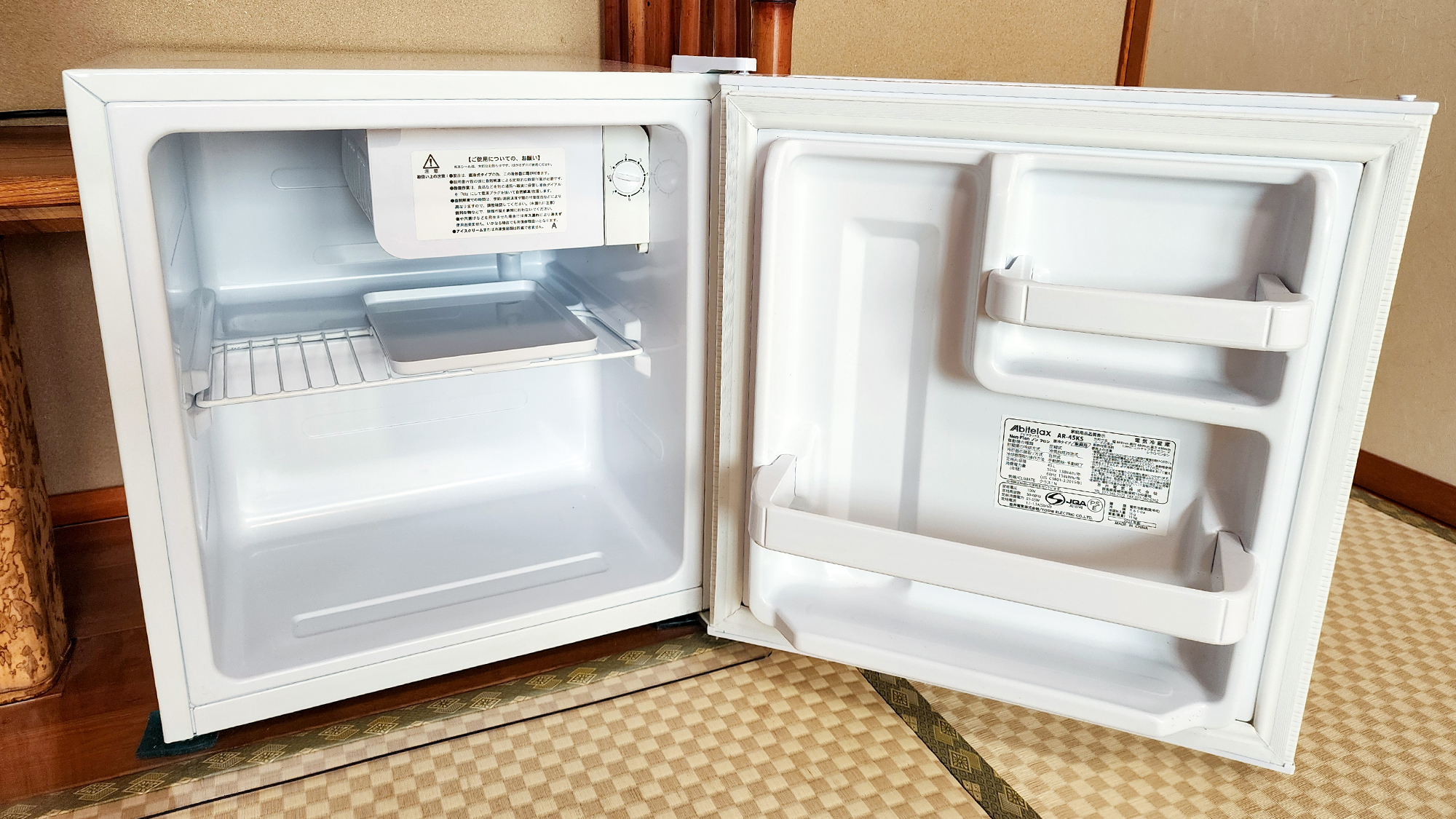 #6畳和室 空の冷蔵庫完備