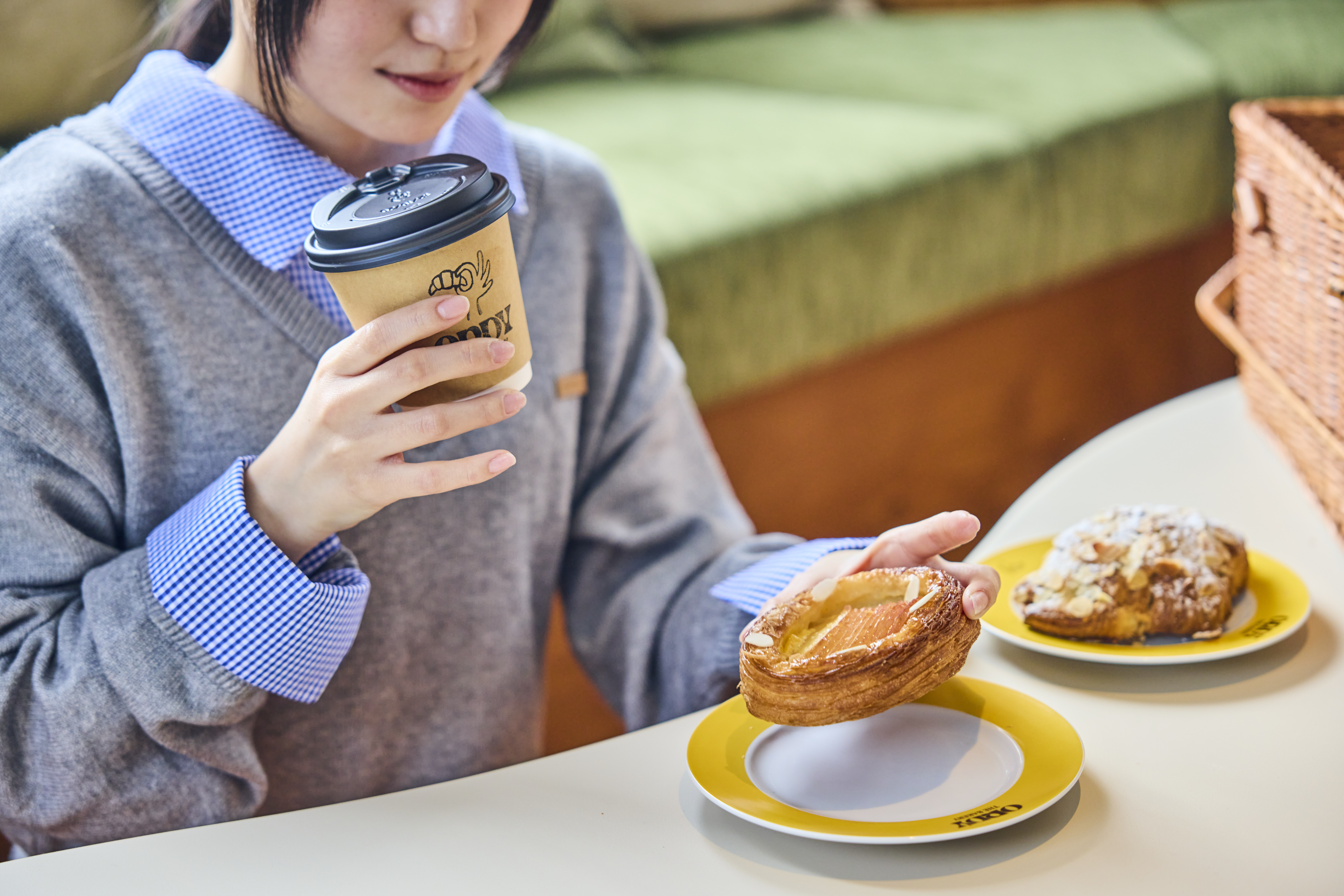 併設カフェ「ORDY BARKERY」の焼きたてパンがついた特別な朝食をお部屋で楽しめます