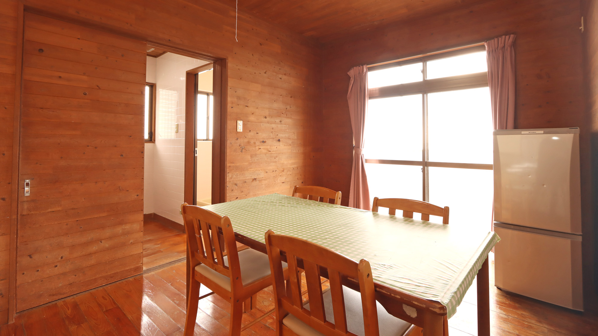 【客室】ロッジ6人棟