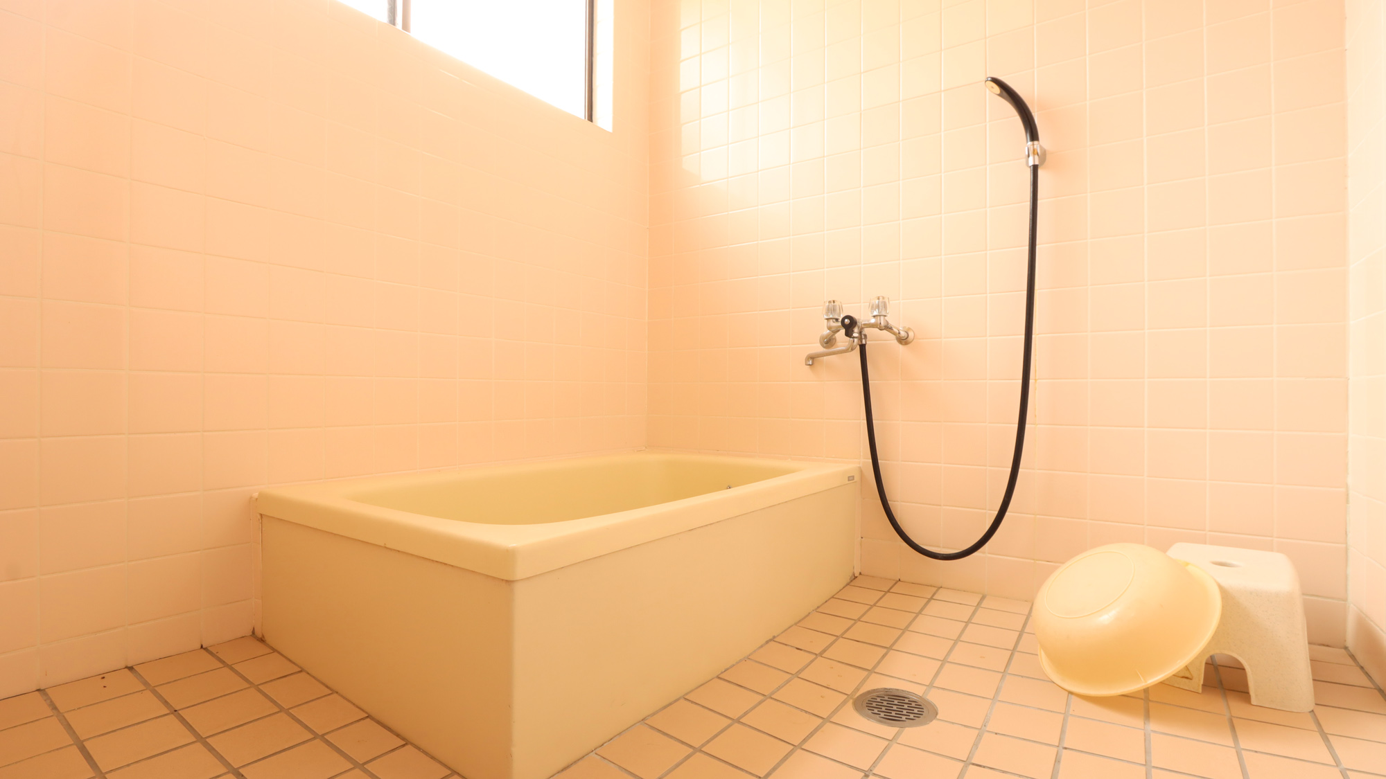 【客室】ロッジ6人棟(バス)