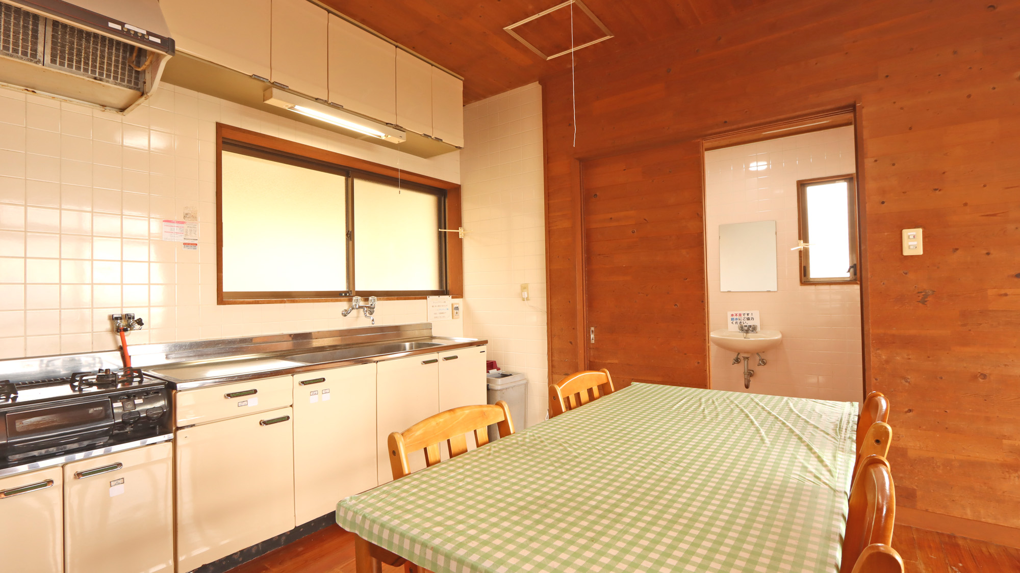 【客室】ロッジ6人棟(キッチン)