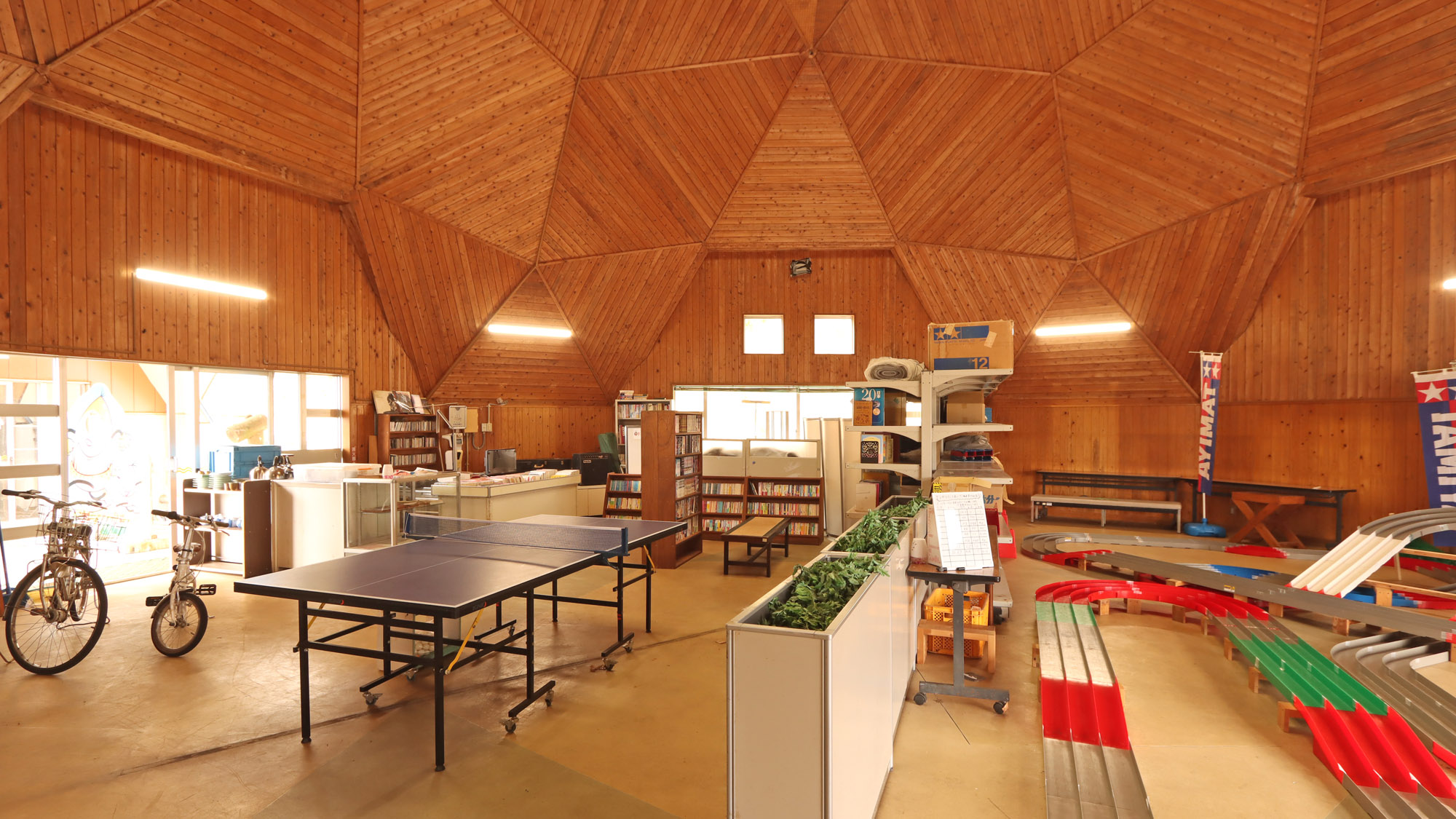 【施設】特大ミニ四駆に卓球！親子でお楽しみ頂けます