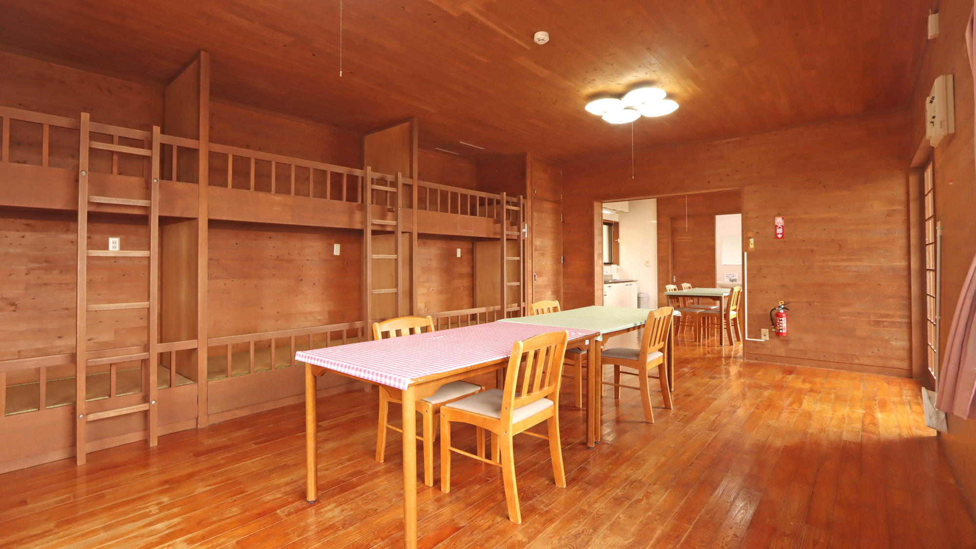 【ロッジ6人棟】全室キッチン・バス・トイレ・冷蔵庫完備