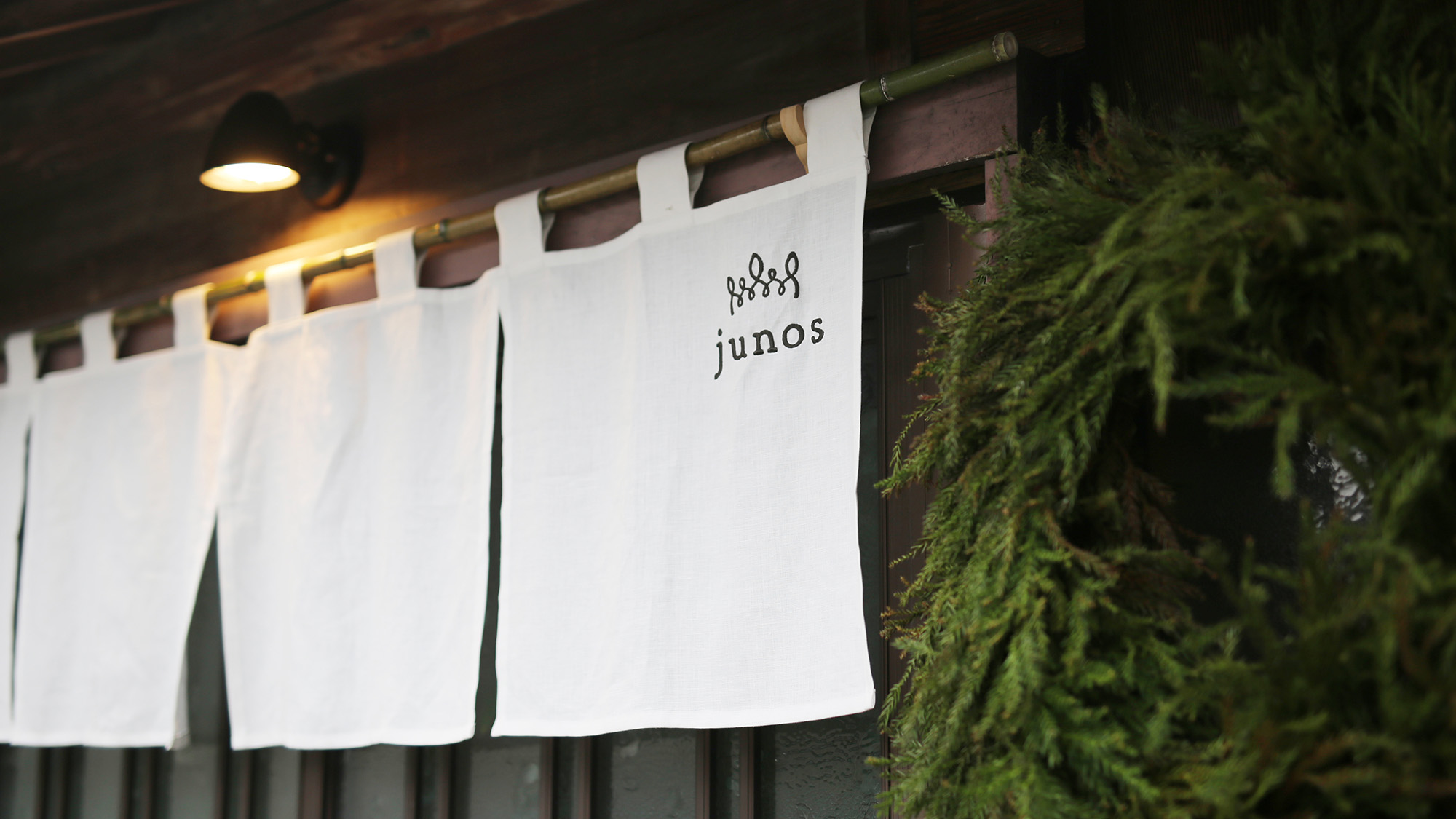 ・【外観】徒歩圏内に飲食店や登録有形文化財などの見どころ多数。街全体を楽しむ宿です