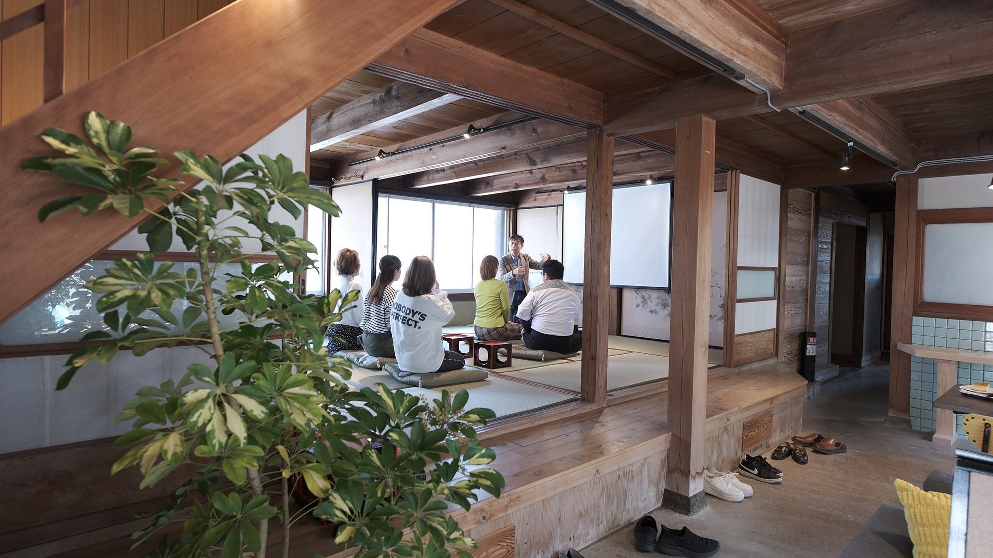 ・【お座敷】12畳のお座敷で勉強会や上映会を開催可能です