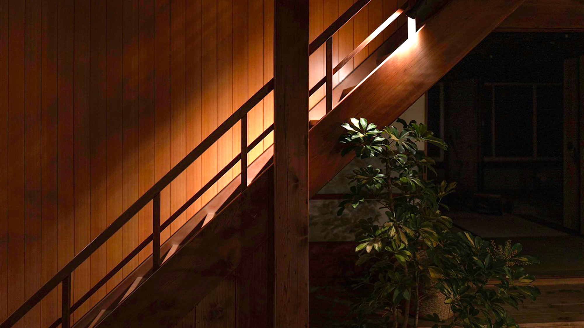 ・【階段】木の温もりが伝わる階段を上がればあなただけのプライベート空間